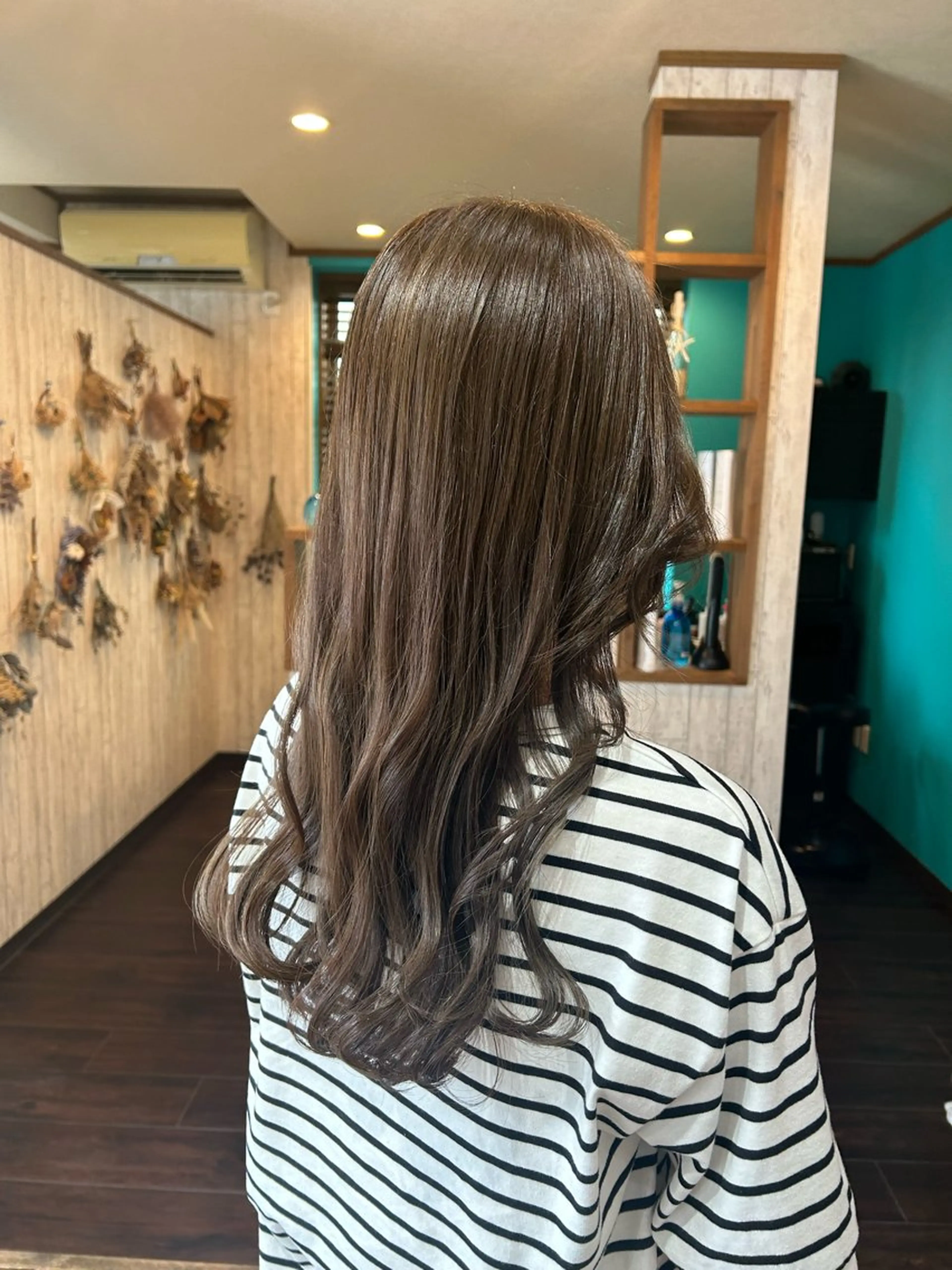 ロング カラー 早坂 さくらのヘアスタイル