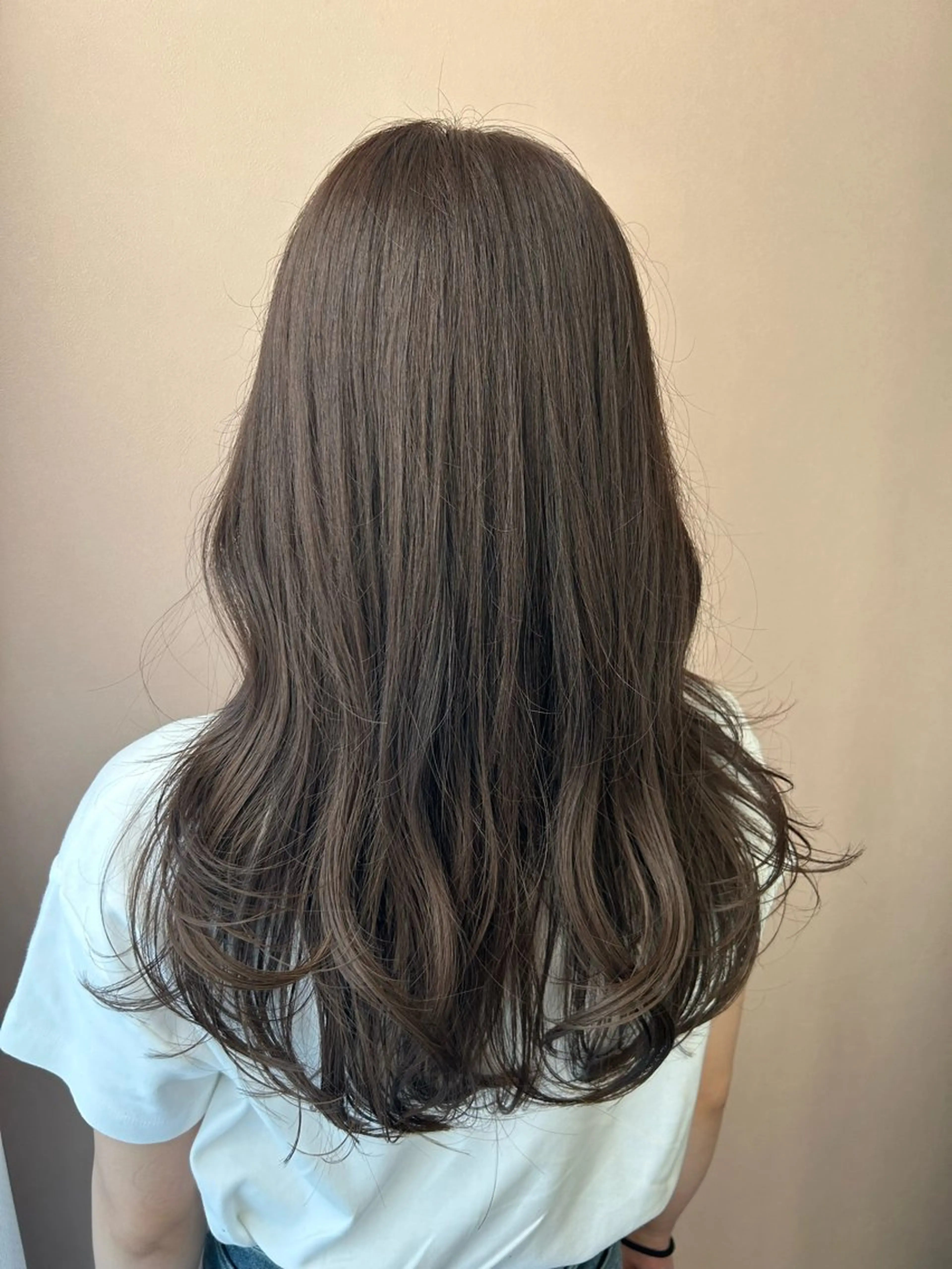 ロング カラー ブリーチ グレージュ ラベンダーカラー ラベンダーグレージュ ラベンダーグレー hub hair レイヤー/透明感のヘアスタイル