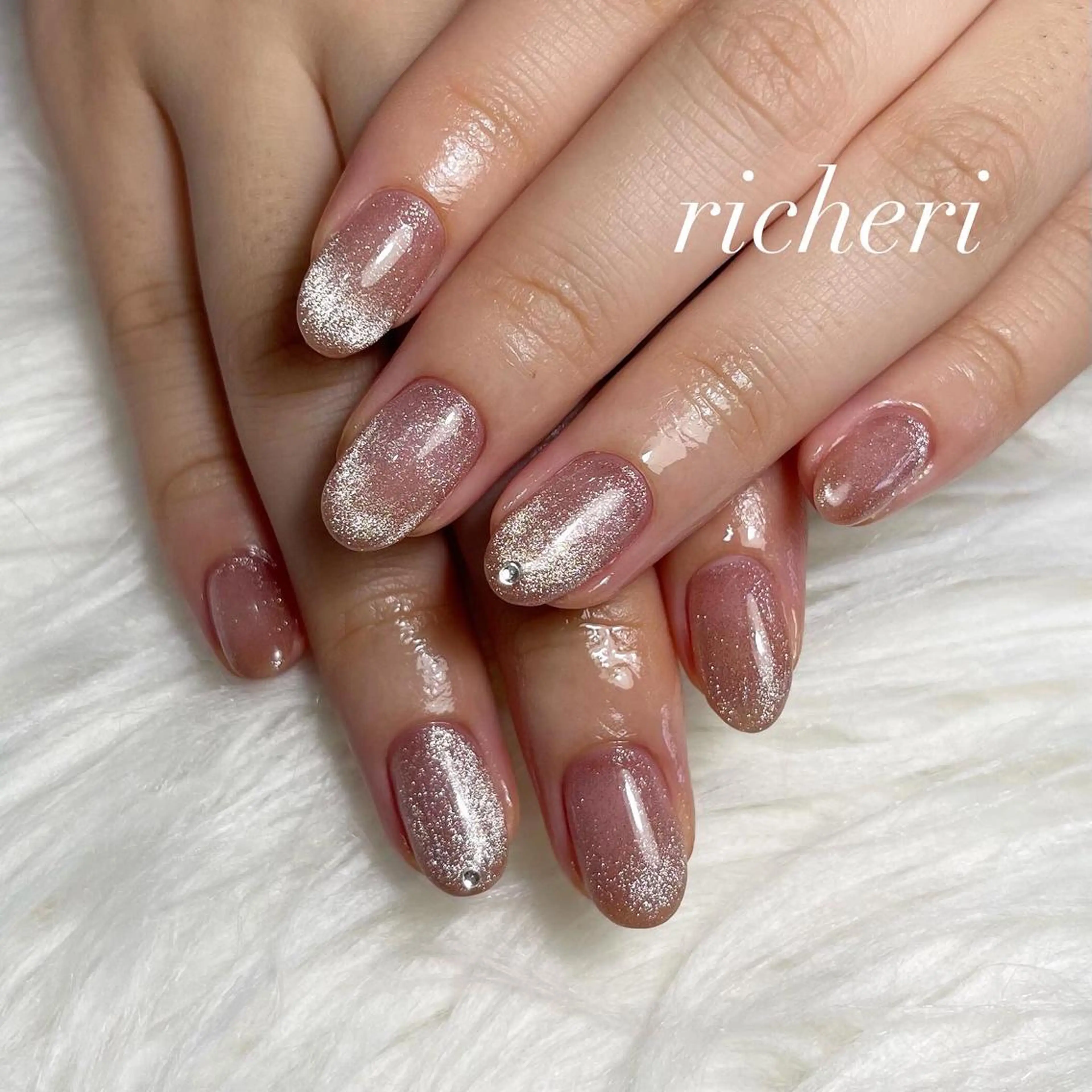 ミディアム ネイル 韓国風ヘア アートネイル フレンチネイル ジェルネイル ガラスフレンチ richeri beautyのエステ・リラクイメージ