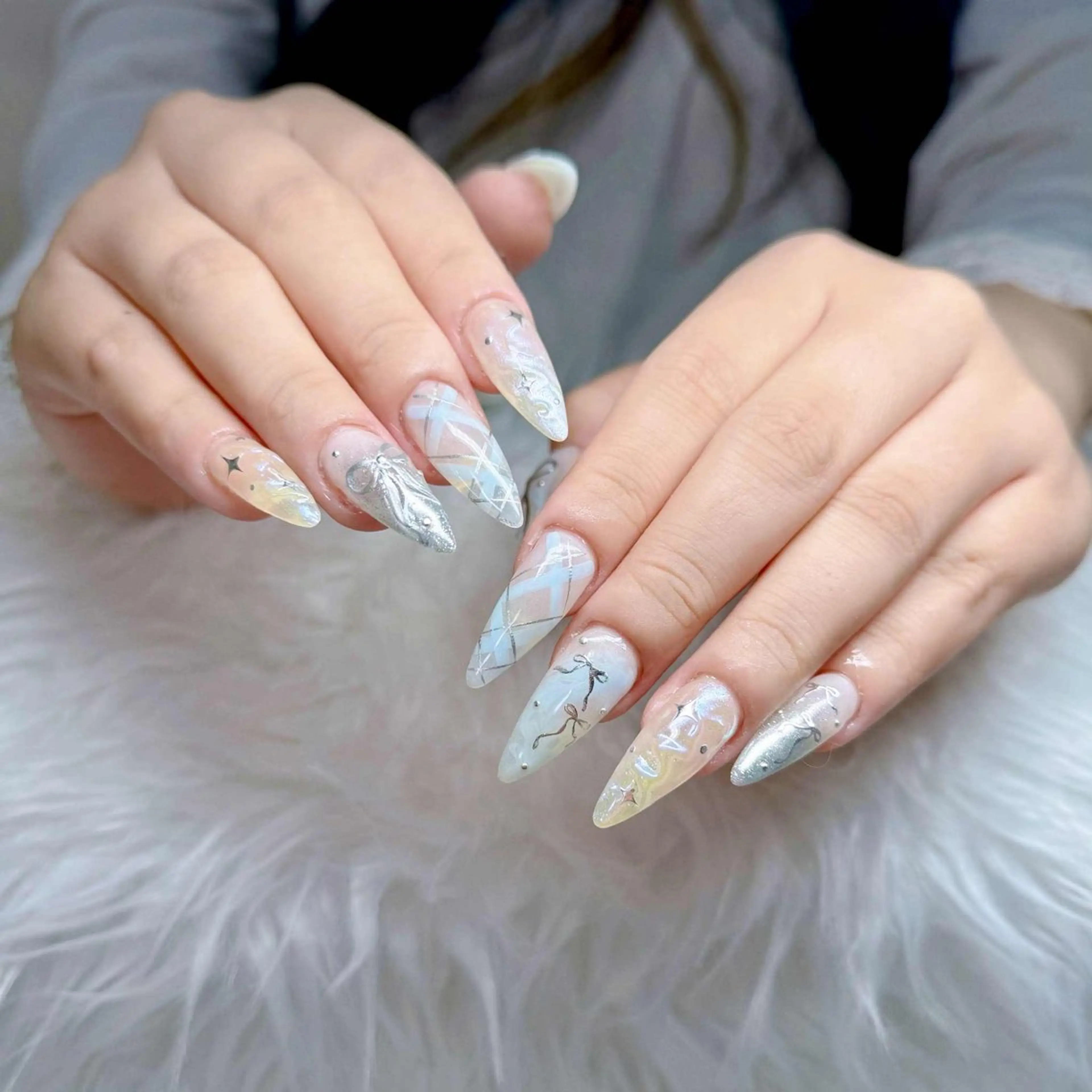 ネイル オーロラネイル フレンチネイル ジェルネイル ハロウィン キラキラネイル H.baby Nail Salonのネイルデザイン