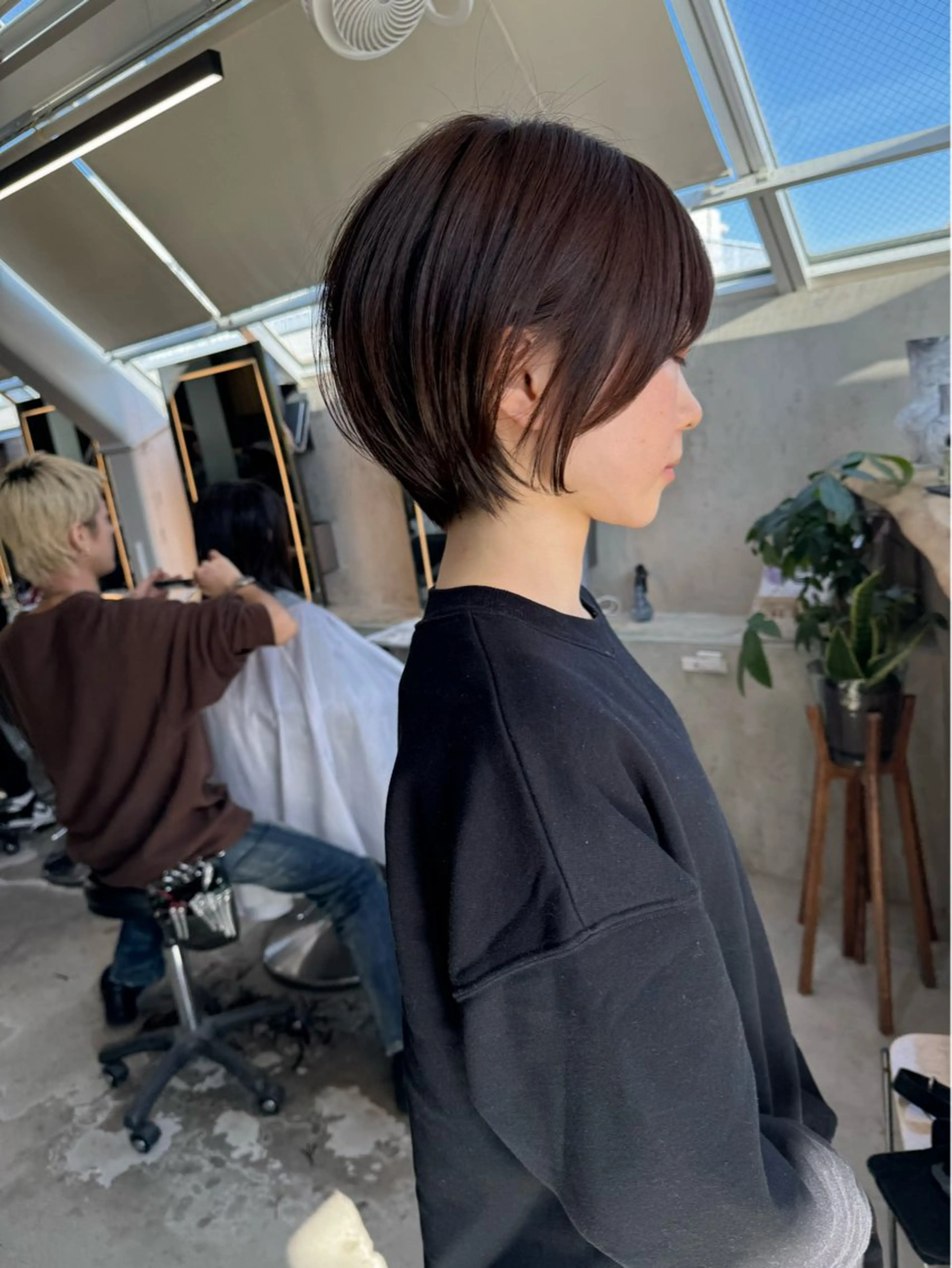 ショート カラー 切りっぱなしボブ ショートボブ ハンサムショート 丸みショート ボブ 艶感カラー/縮毛矯正 髪質改善/三ツ木一生のヘアスタイル