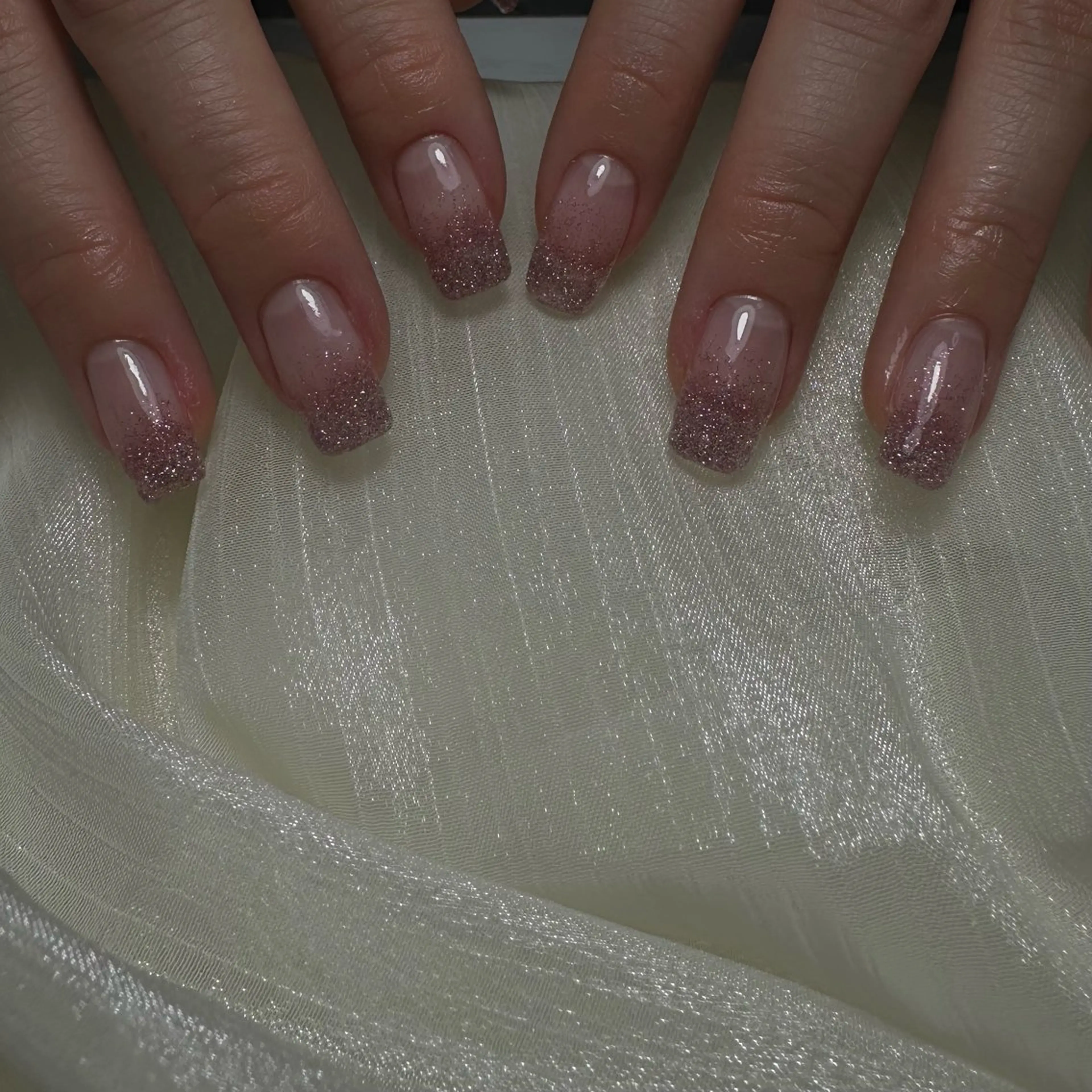 ネイル グラデーション ラメ(グリッター) ラメグラデーション ハンドネイル ハンドケア moii. ⌇manamiのネイルデザイン