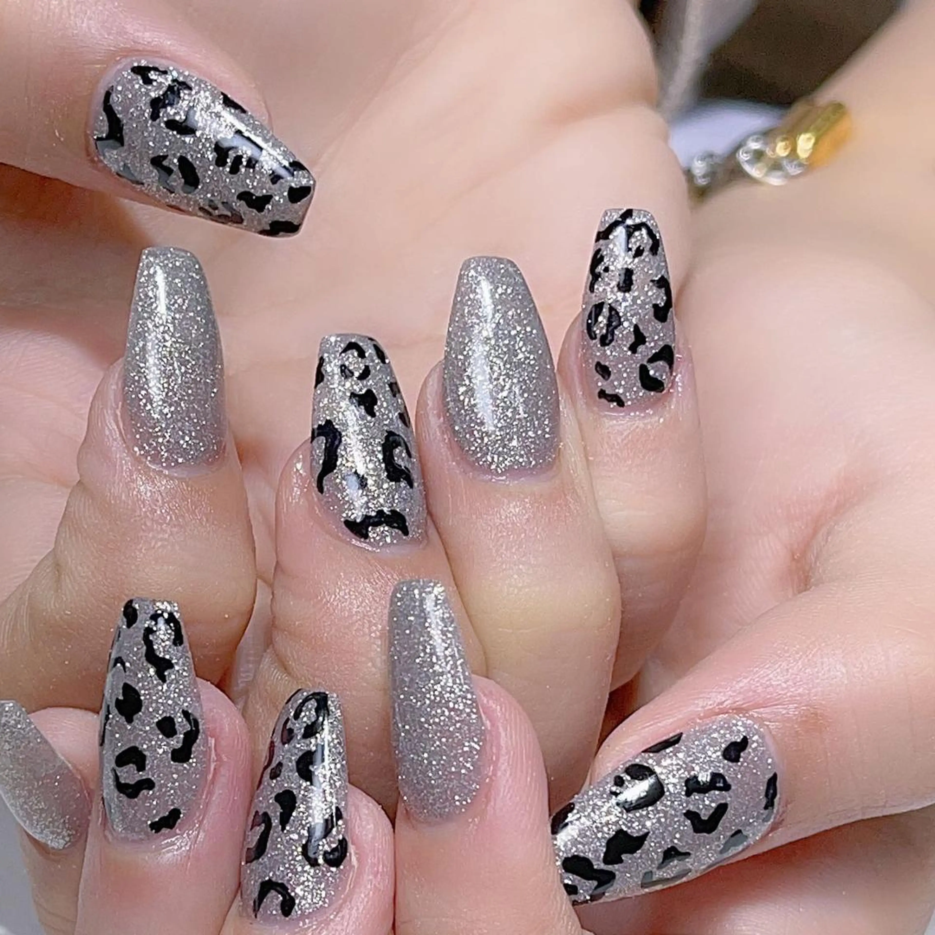 ネイル 長さ出し ネイルチップ Queens みなみのネイルデザイン