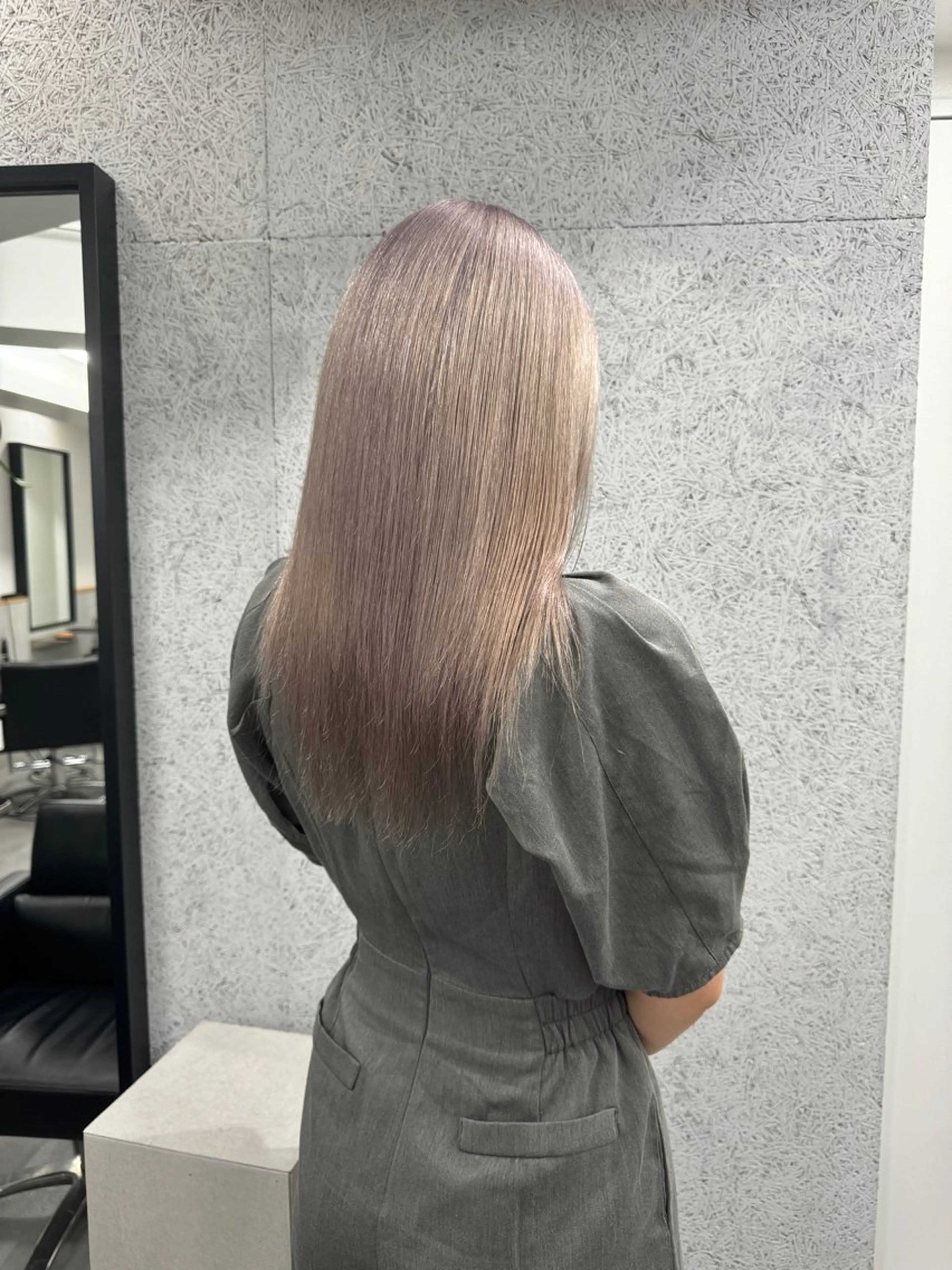 セミロング カラー 切りっぱなしボブ レイヤー/縮毛矯正のヘアスタイル