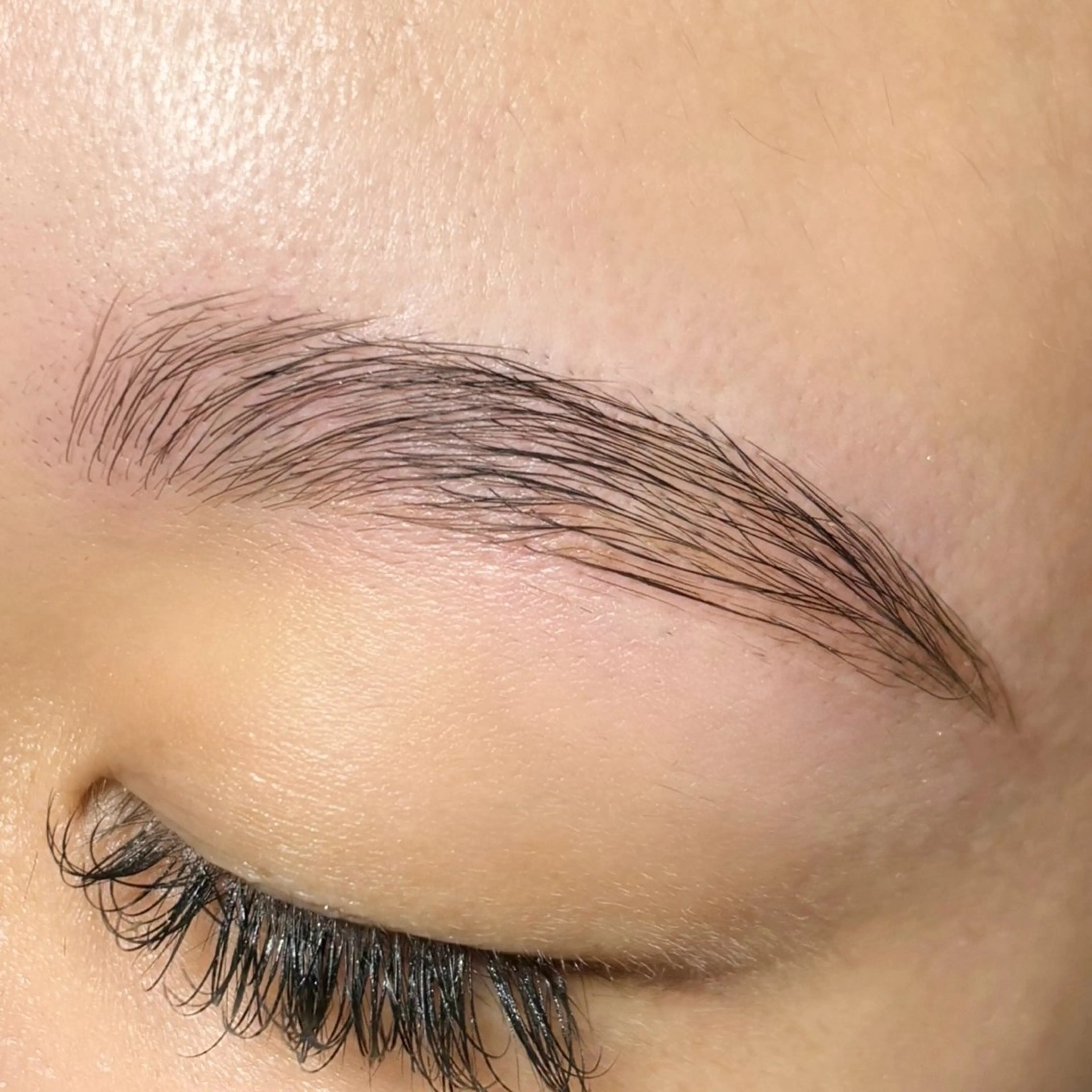 【SNSで話題✨】眉毛パーマ(眉カット・間引き・お仕上げ付き) men's + 1,000円の写真