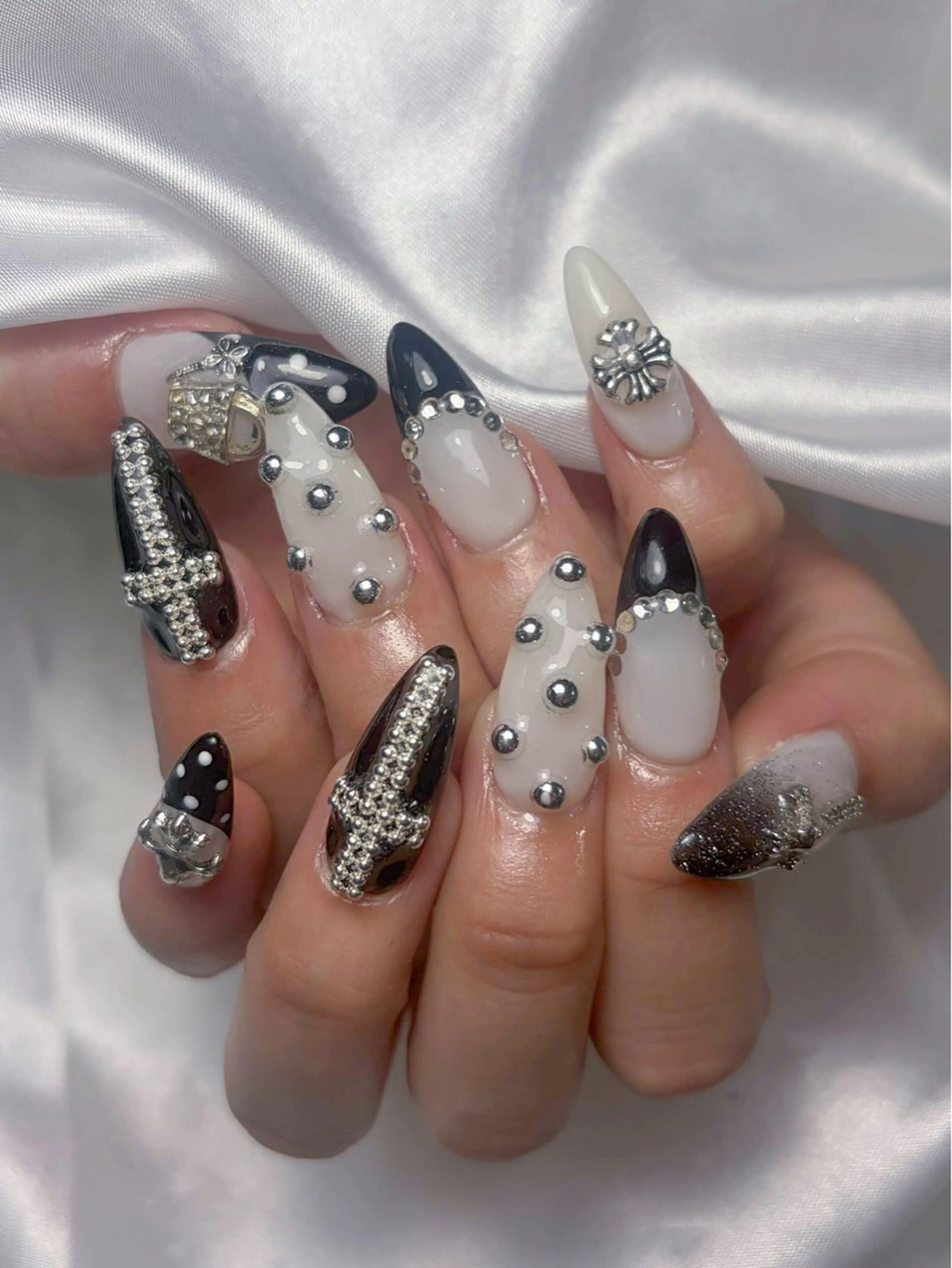 ネイル ハンドネイル LEELA NAIL STUDIOのネイルデザイン