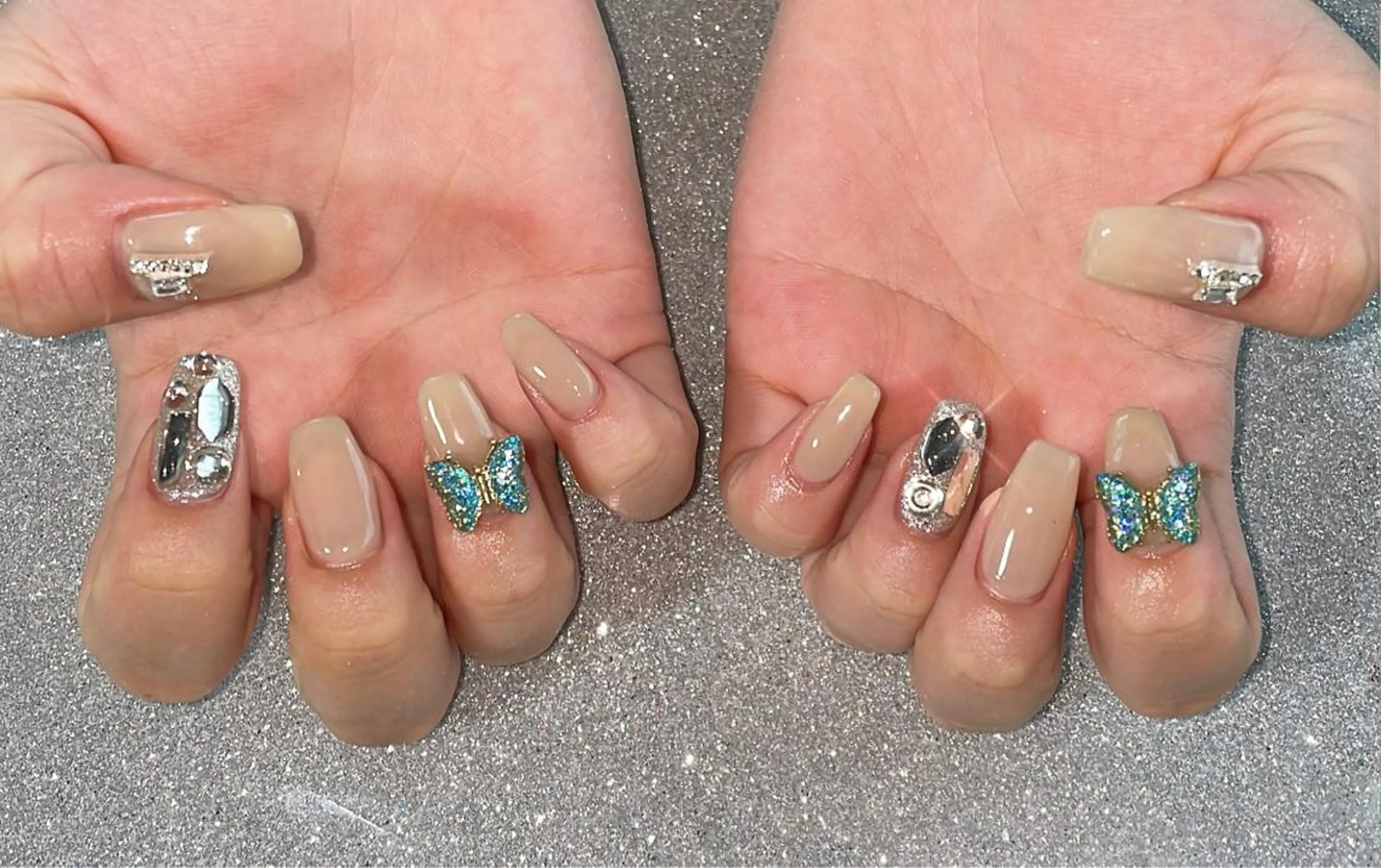 ネイル ハンドネイル VIERU 🌈🎀💖のネイルデザイン