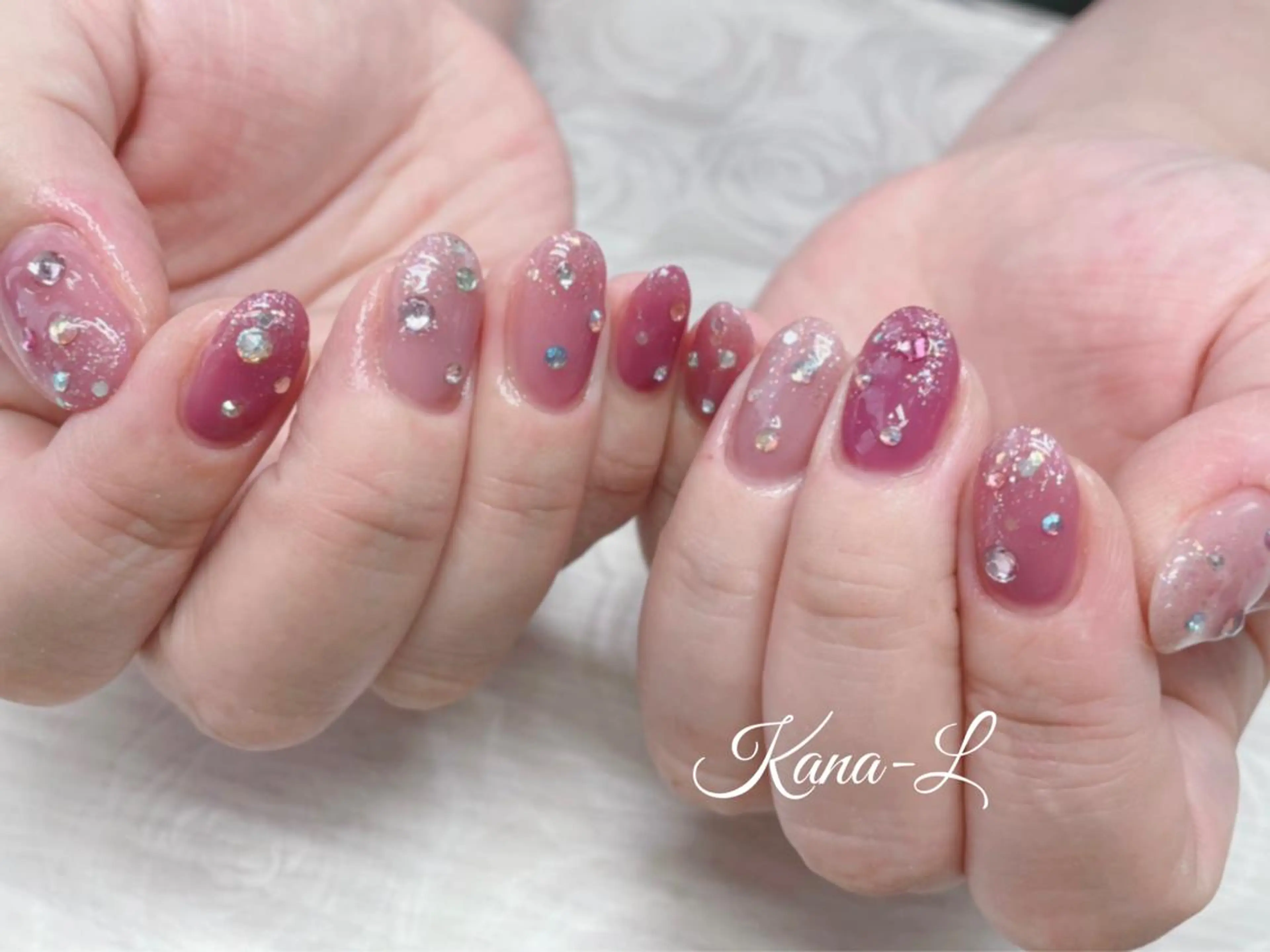 カラー ネイル ピンクカラー ジェルネイル ラメ(グリッター) ラメグラデーション パラジェル 芦辺 香奈のネイルデザイン