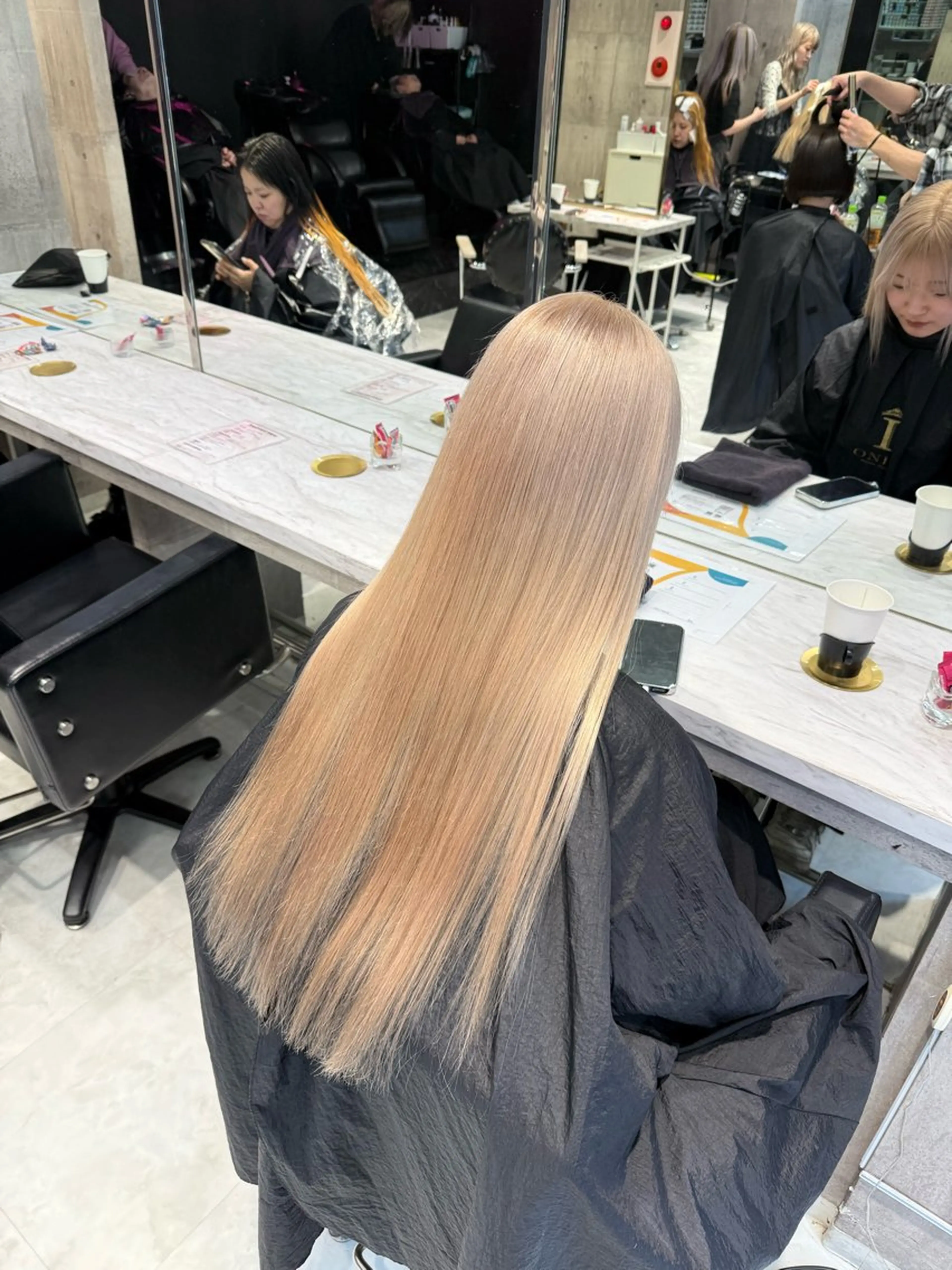 セミロング カラー ベージュカラー ブリーチ ブロンド ピンクカラー ヘアカラー 【🥀履歴修正🥀】 ハイトーン職人/拓真のヘアスタイル