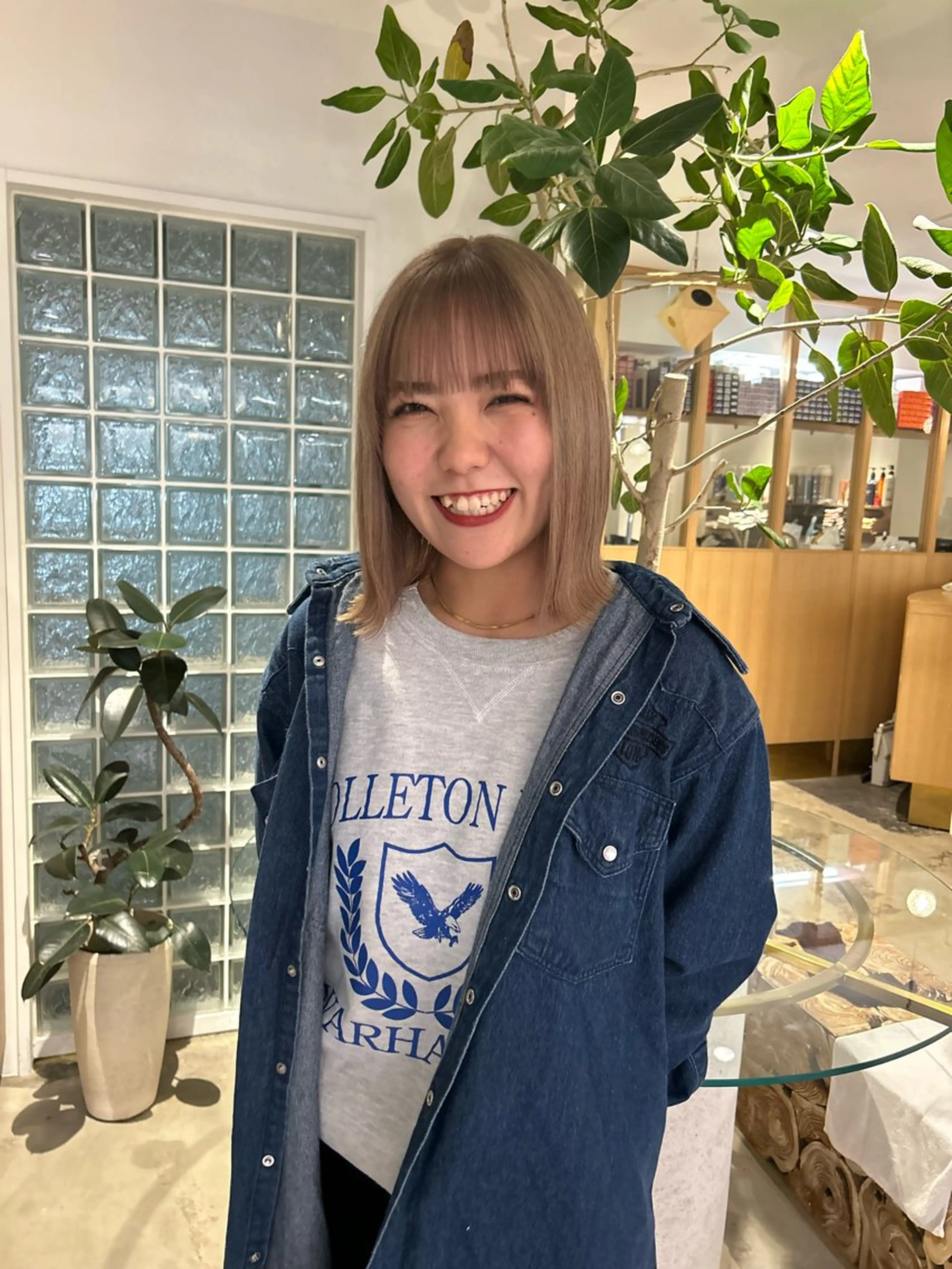 カラー ブリーチ ハイトーンカラー ボブ EIGHT mana 海外グレージュ🥥のヘアスタイル