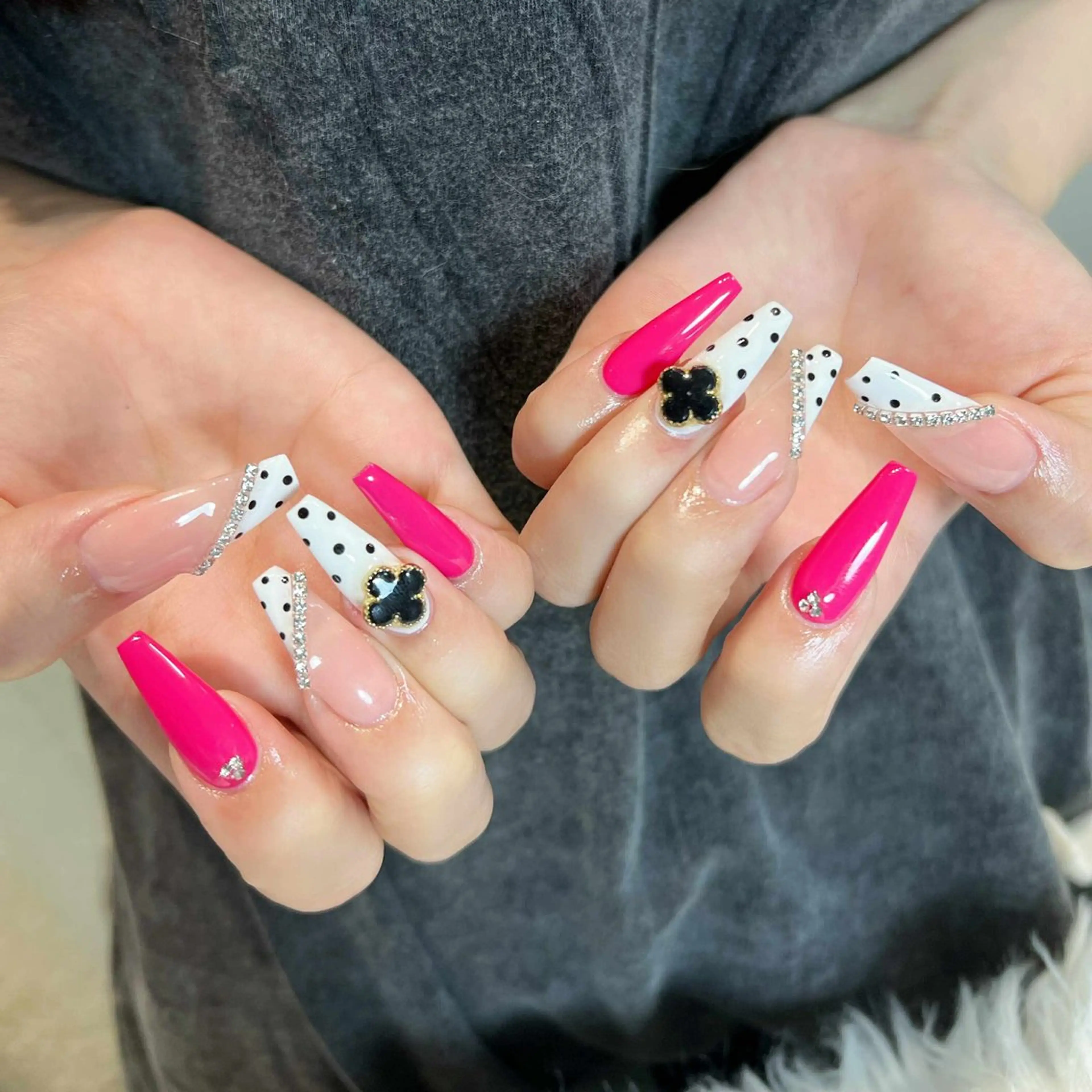 ネイル フレンチネイル ジェルネイル キラキラネイル 韓国ネイル マグネットネイル Julli NailStudioのネイルデザイン