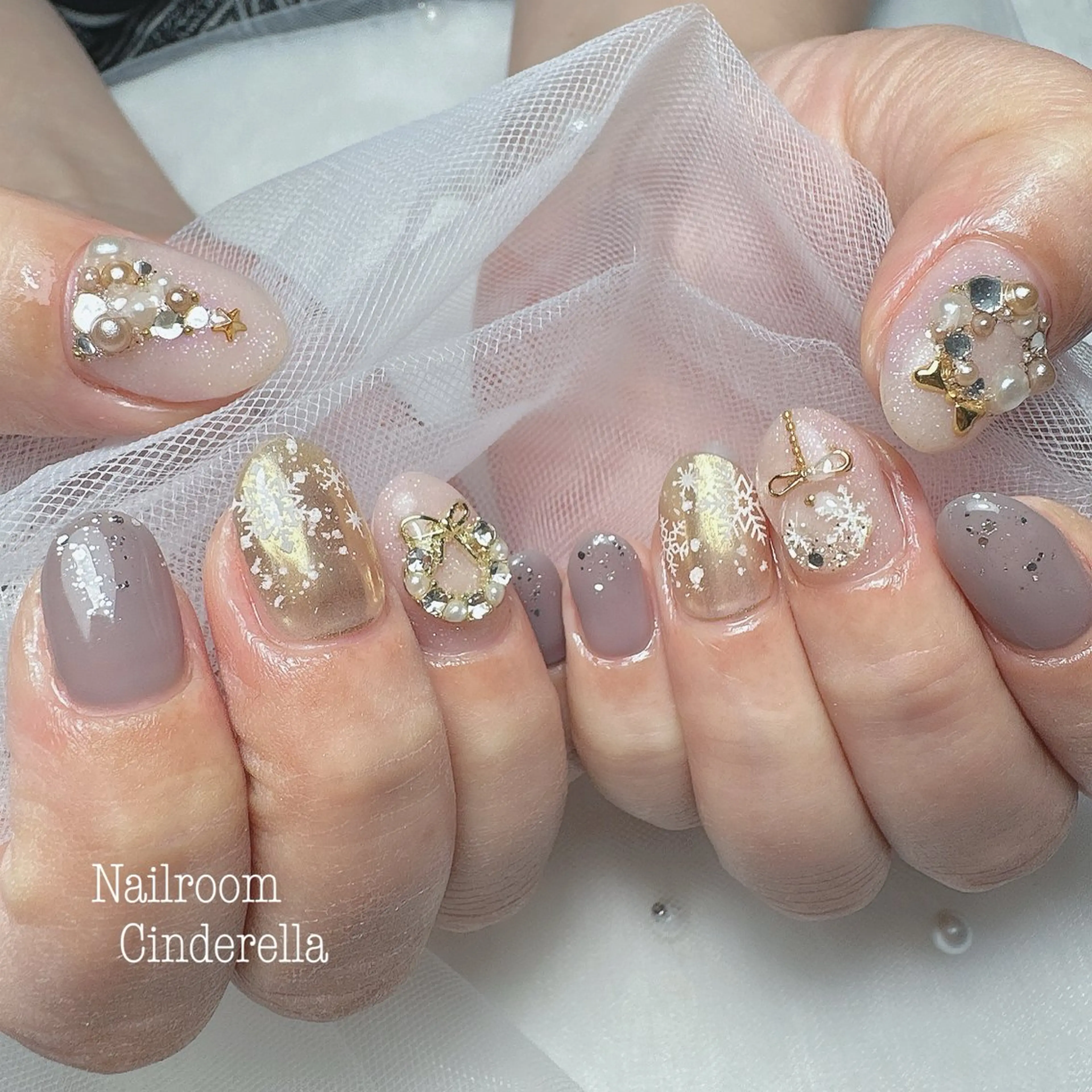 ネイル キラキラネイル 冬ネイル クリスマス Nailroom. Cinderellaのネイルデザイン