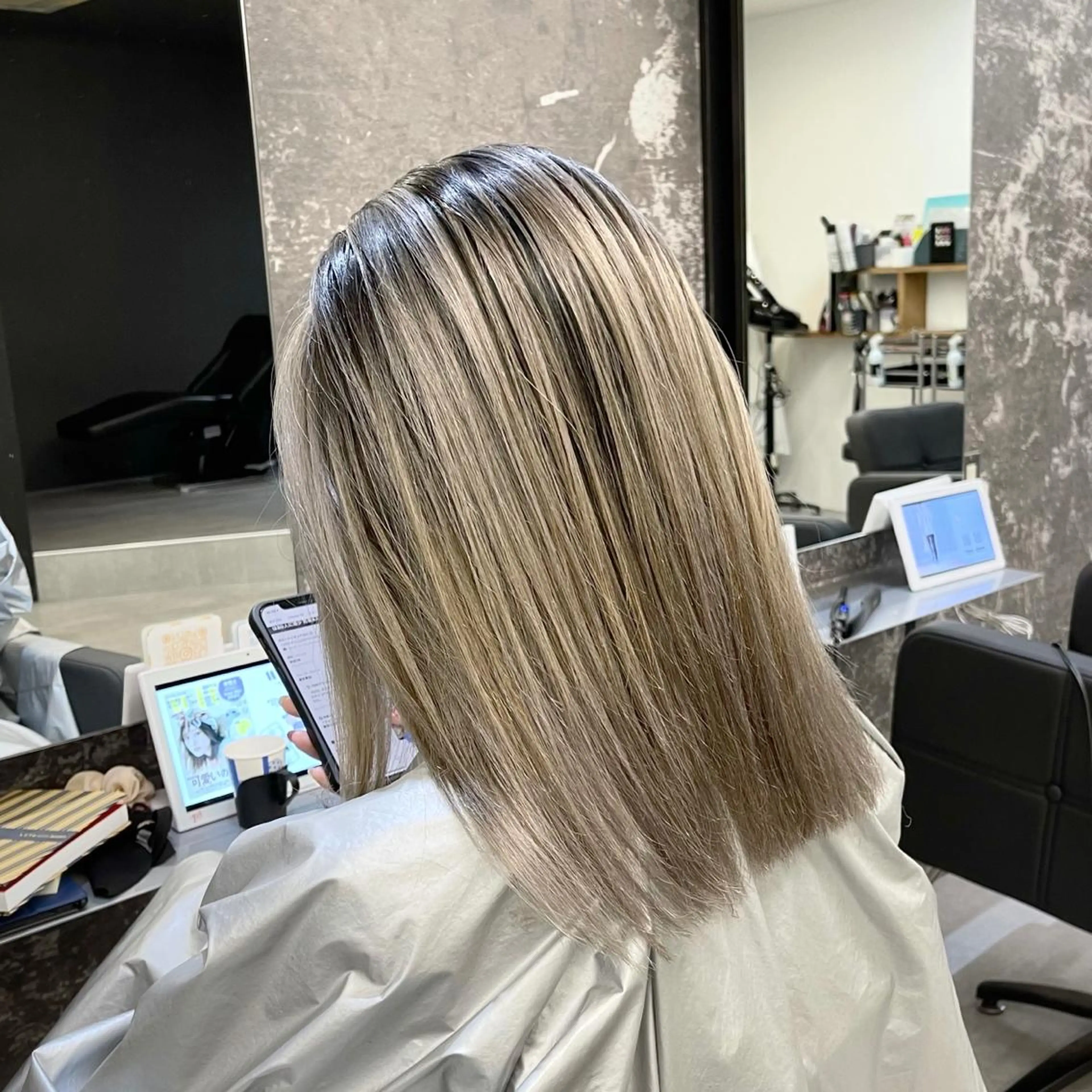 ミディアム カラー バレイヤージュ デザインカラー ハイライトカラー 外国人風カラー ハイライト アンドウ ユウ/ レイヤーカット/韓国のヘアスタイル