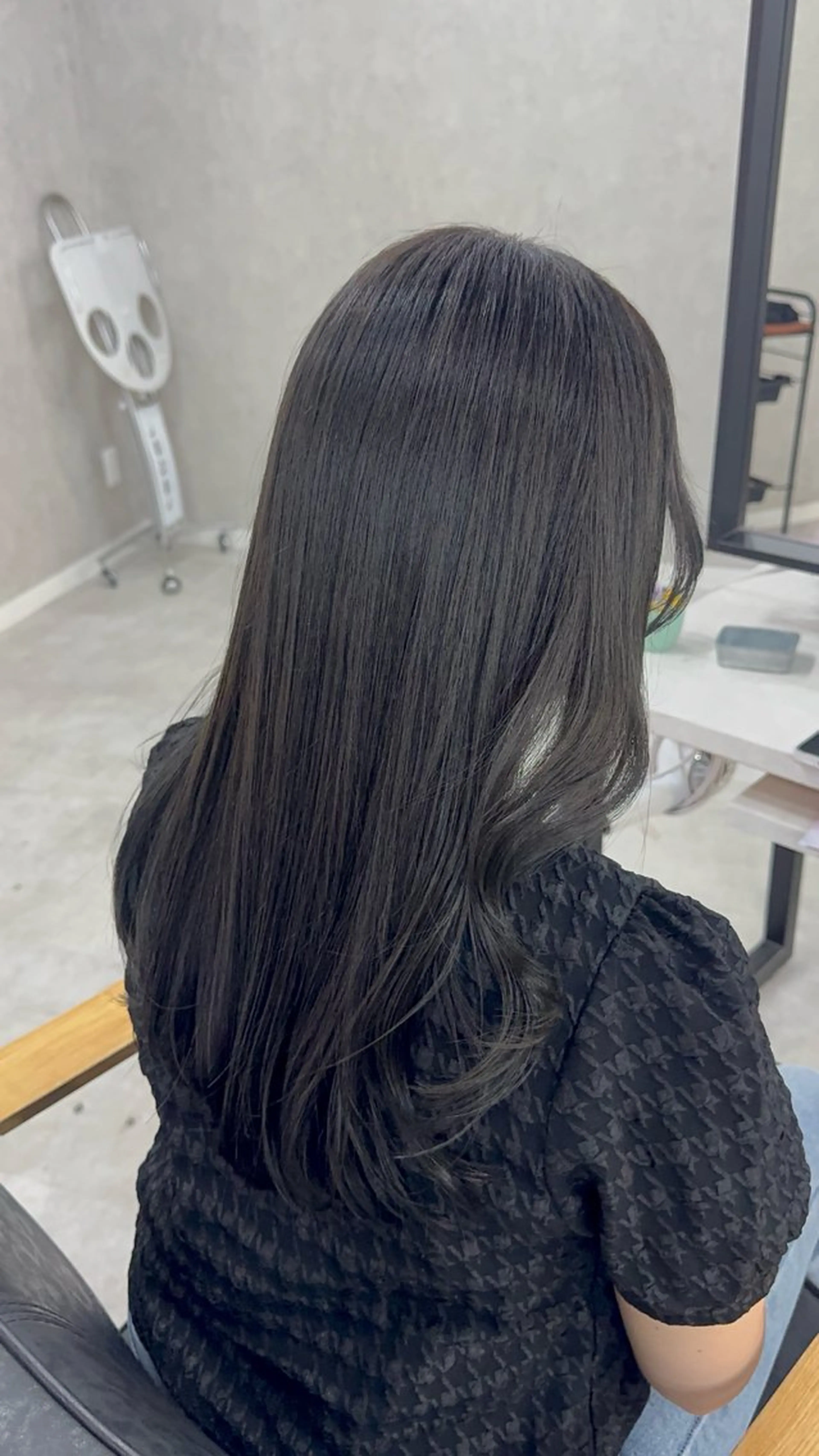 ロング カラー アッシュ アッシュブラウン ベージュカラー 黒髪 ブリーチ 赤み無し柔らかカラー 【梅田】madokaのヘアスタイル