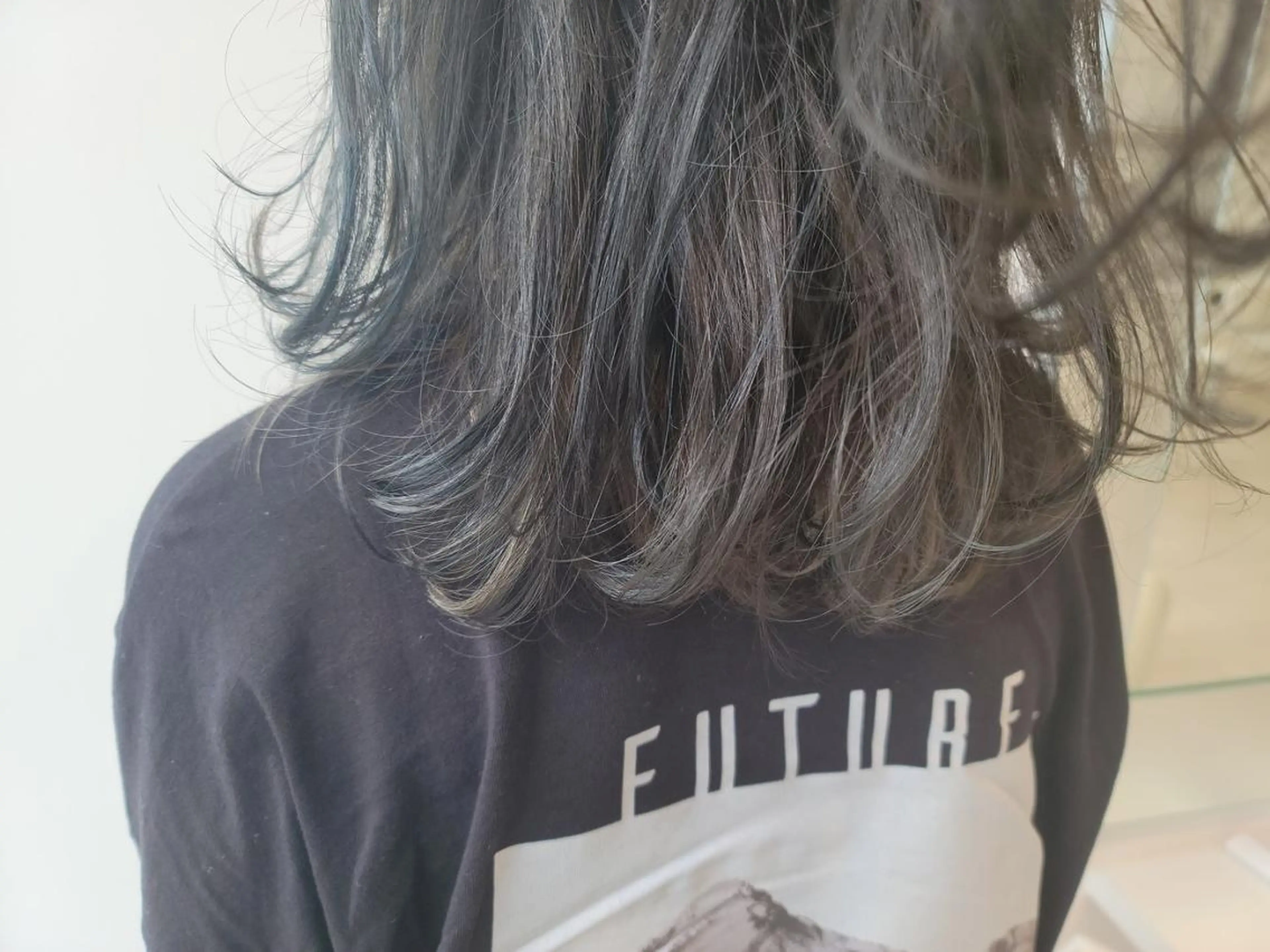 ミディアム カラー 黒髪 ブルーカラー ブルーブラック インナーカラー レイヤーカット 鈴木 翠のヘアスタイル