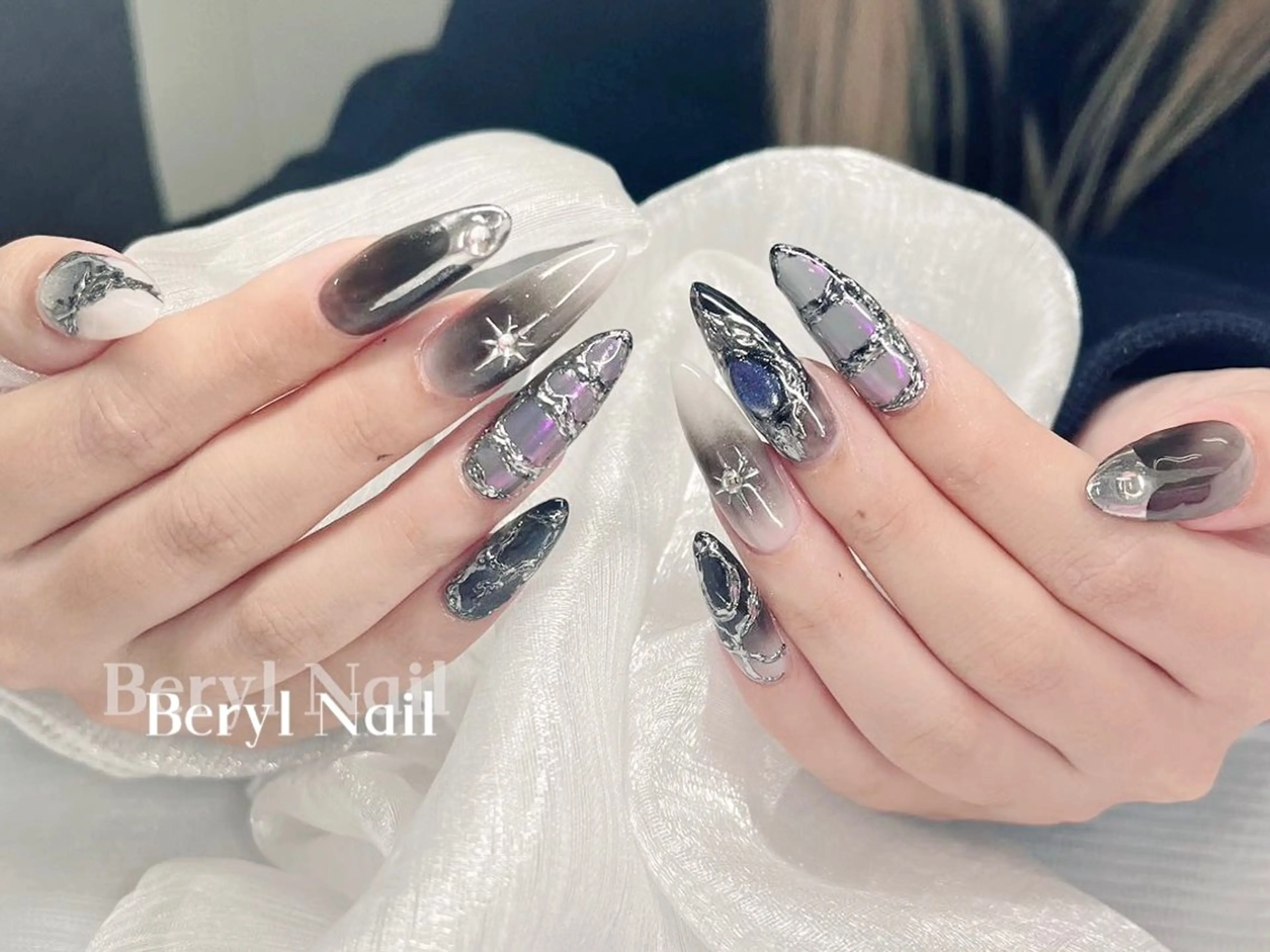 ロング ハンドネイル Beryl Nail 新大久保のネイルデザイン