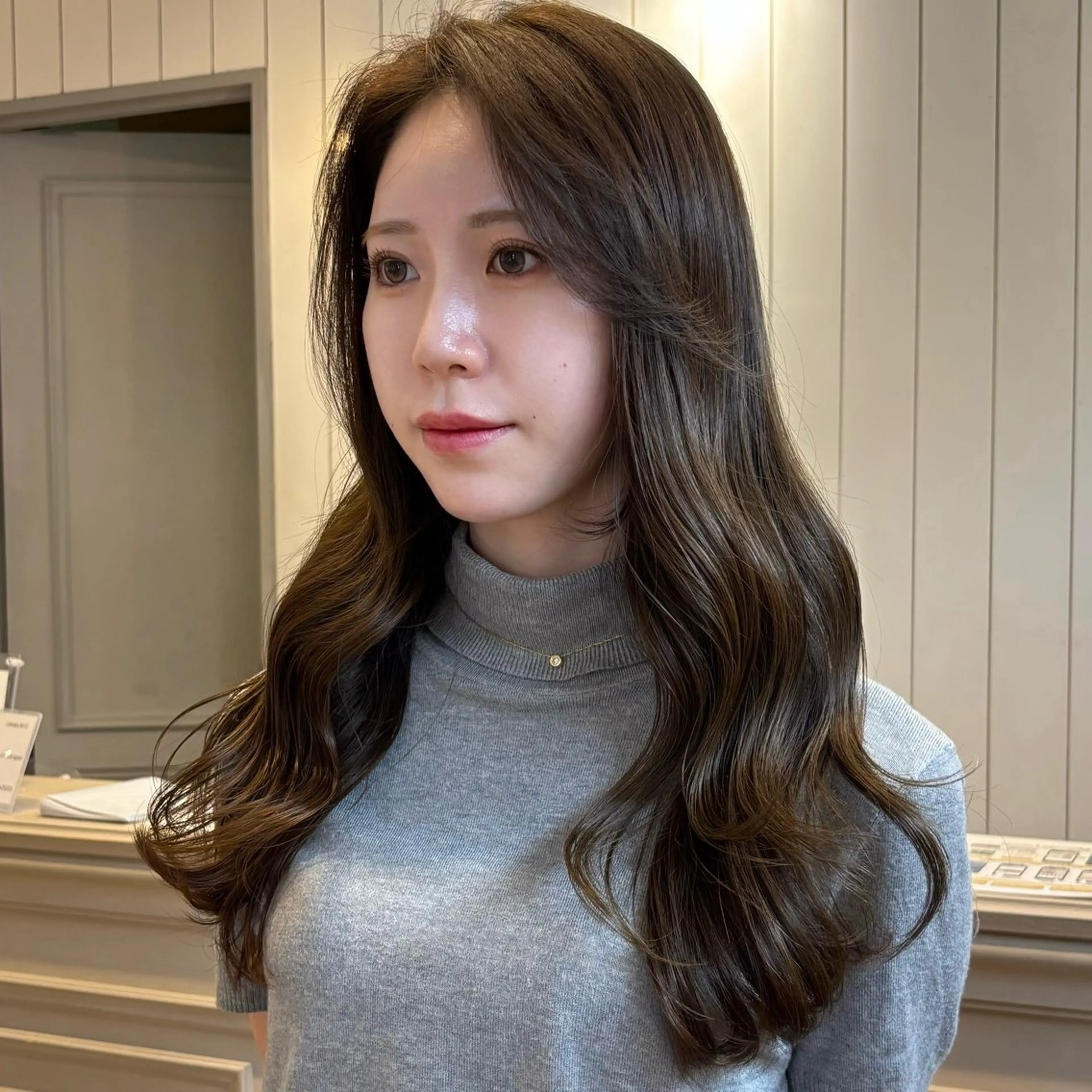 ロング カット ヘアカラー トリートメント 盛れる透明感カラー・ momokaのヘアスタイル