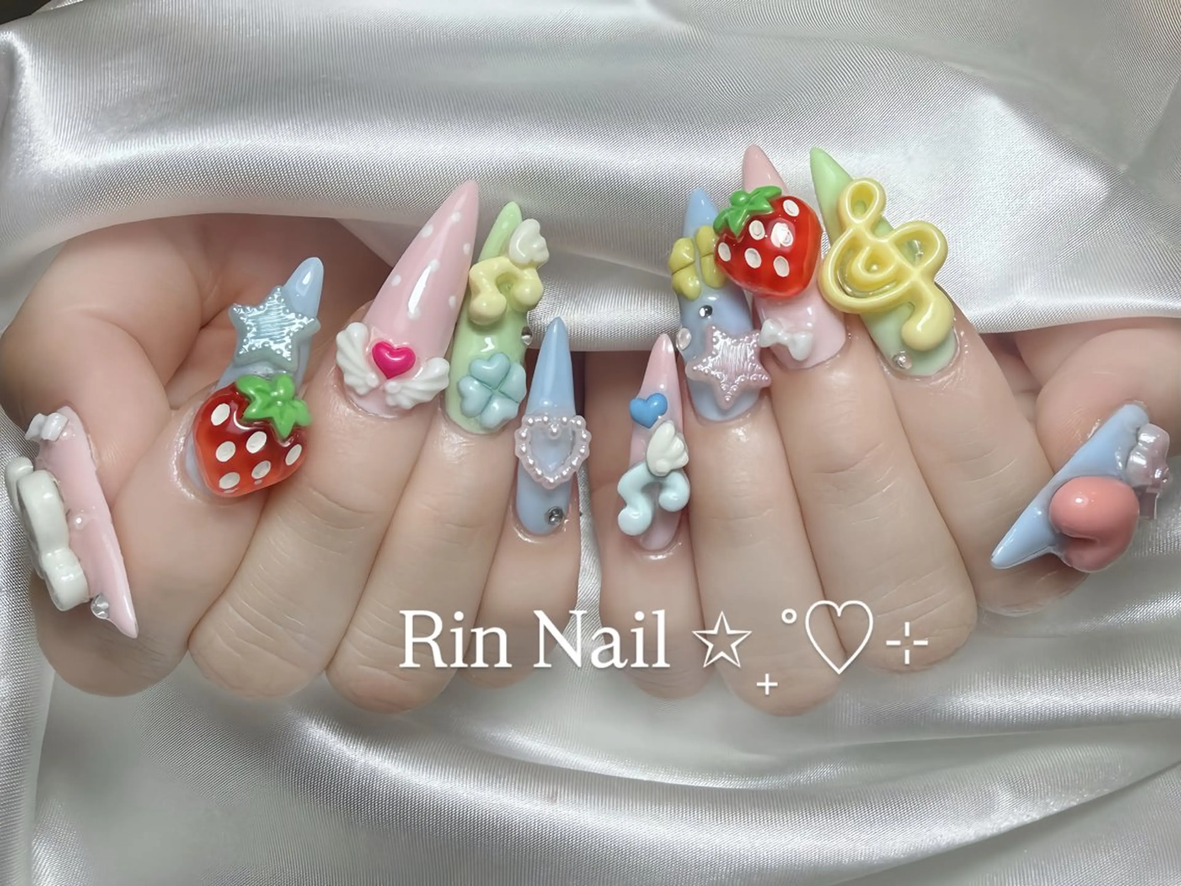 ネイル アートネイル オーロラネイル クリアネイル 長さ出し フレンチネイル ハンドネイル Rin Nail 新大久保店のネイルデザイン