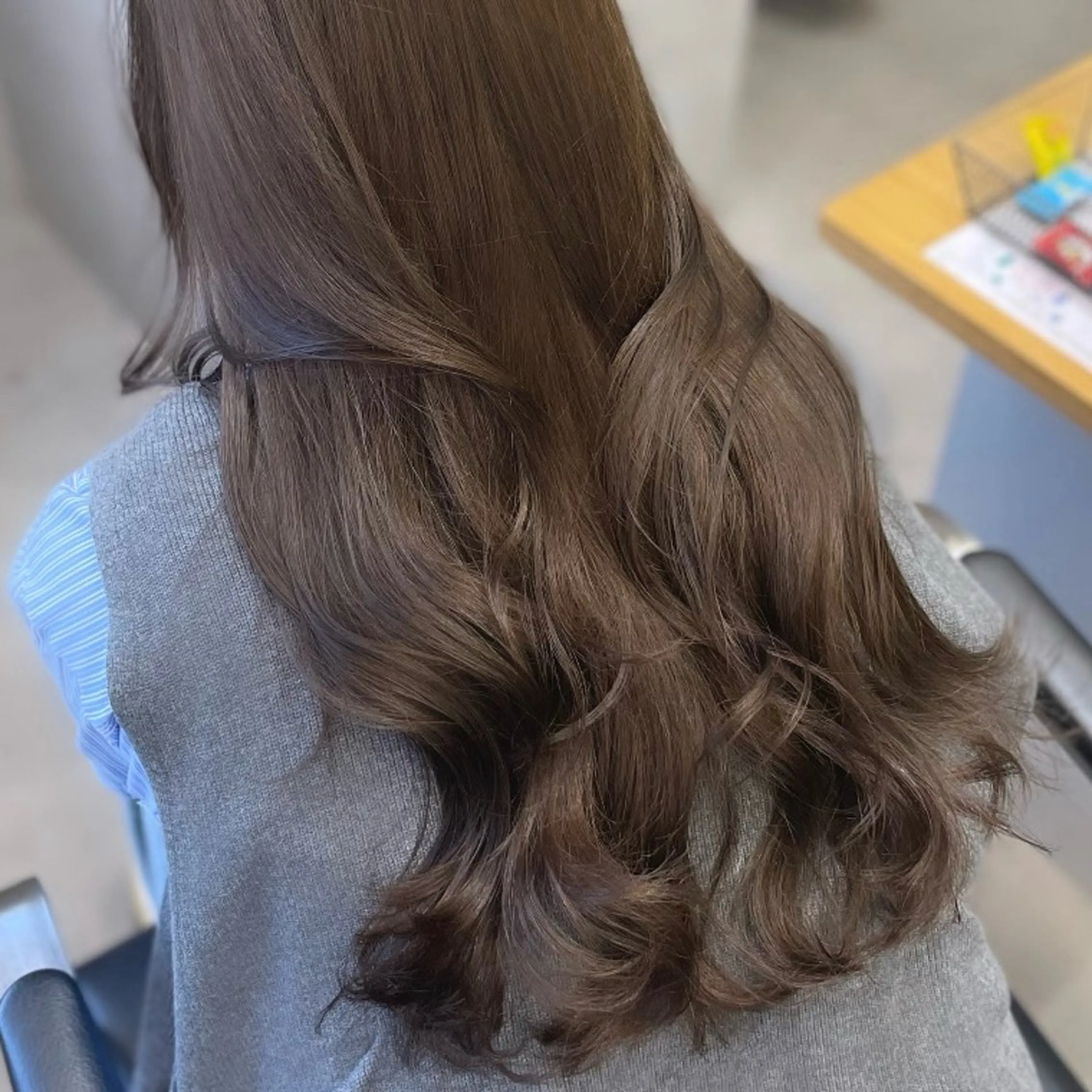 ロング カラー ベージュカラー オリーブベージュ Rui/透明感カラー 暖色/レイヤーカットのヘアスタイル