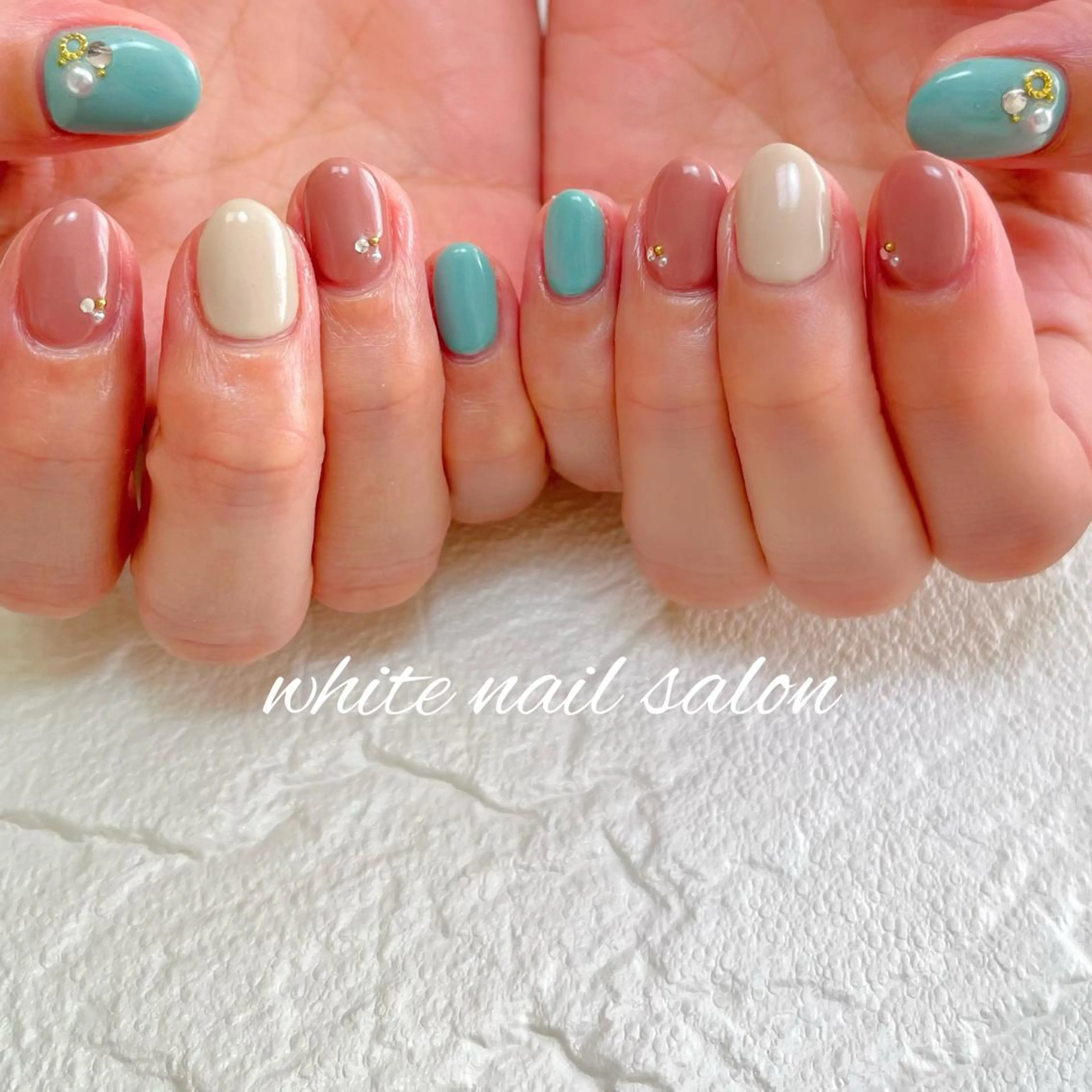 ネイル フットネイル ジェルネイル ハードジェル ラメ(グリッター) 持ち込み ハンドネイル white nail salonのネイルデザイン