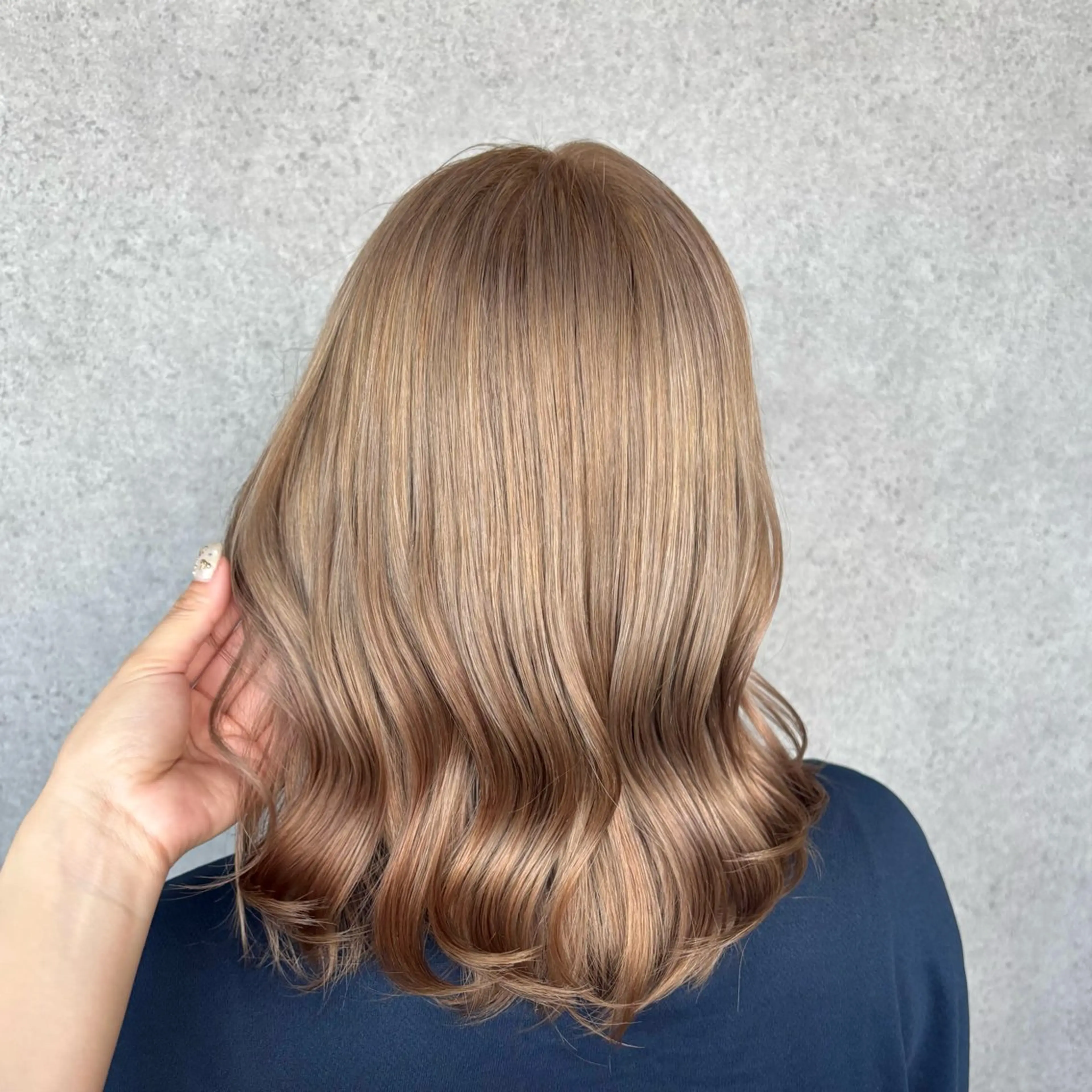 ミディアム カラー ベージュカラー ハイトーンカラー ミルクティーベージュ カット ヘアカラー トリートメント 加藤 結奈のヘアスタイル