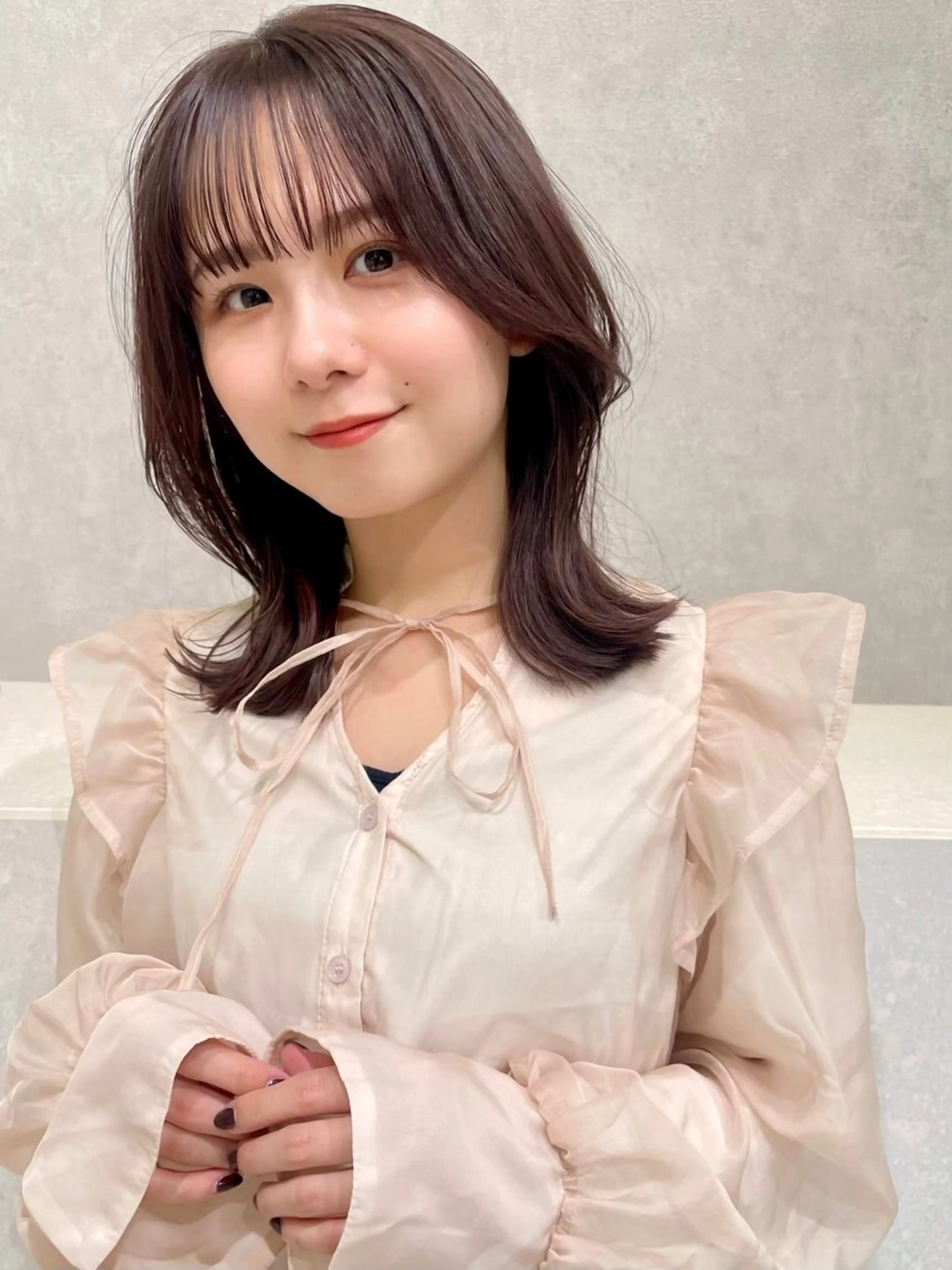 ミディアム カット ヘアカラー 韓国透明感カラー🌀 yuukiのヘアスタイル