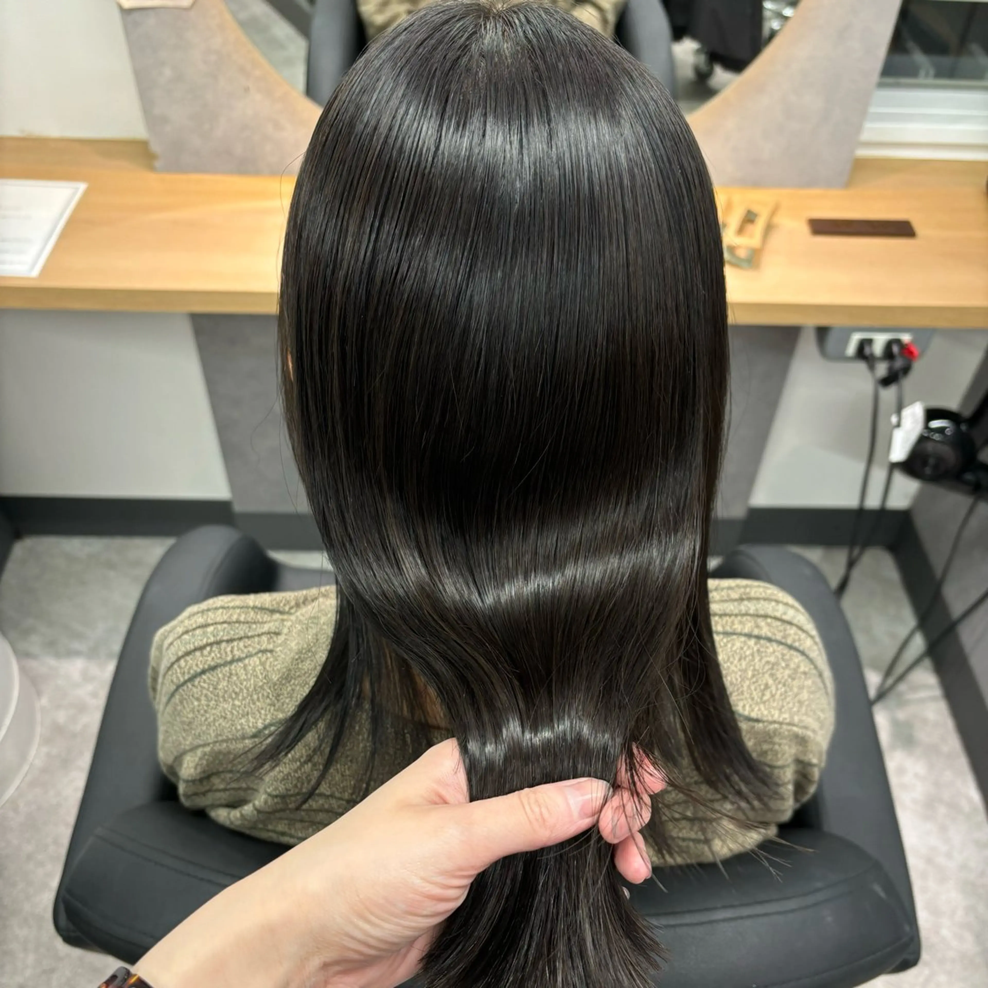 ミディアム カラー パーマ 縮毛矯正 トリートメント ネヅ カオルのヘアスタイル