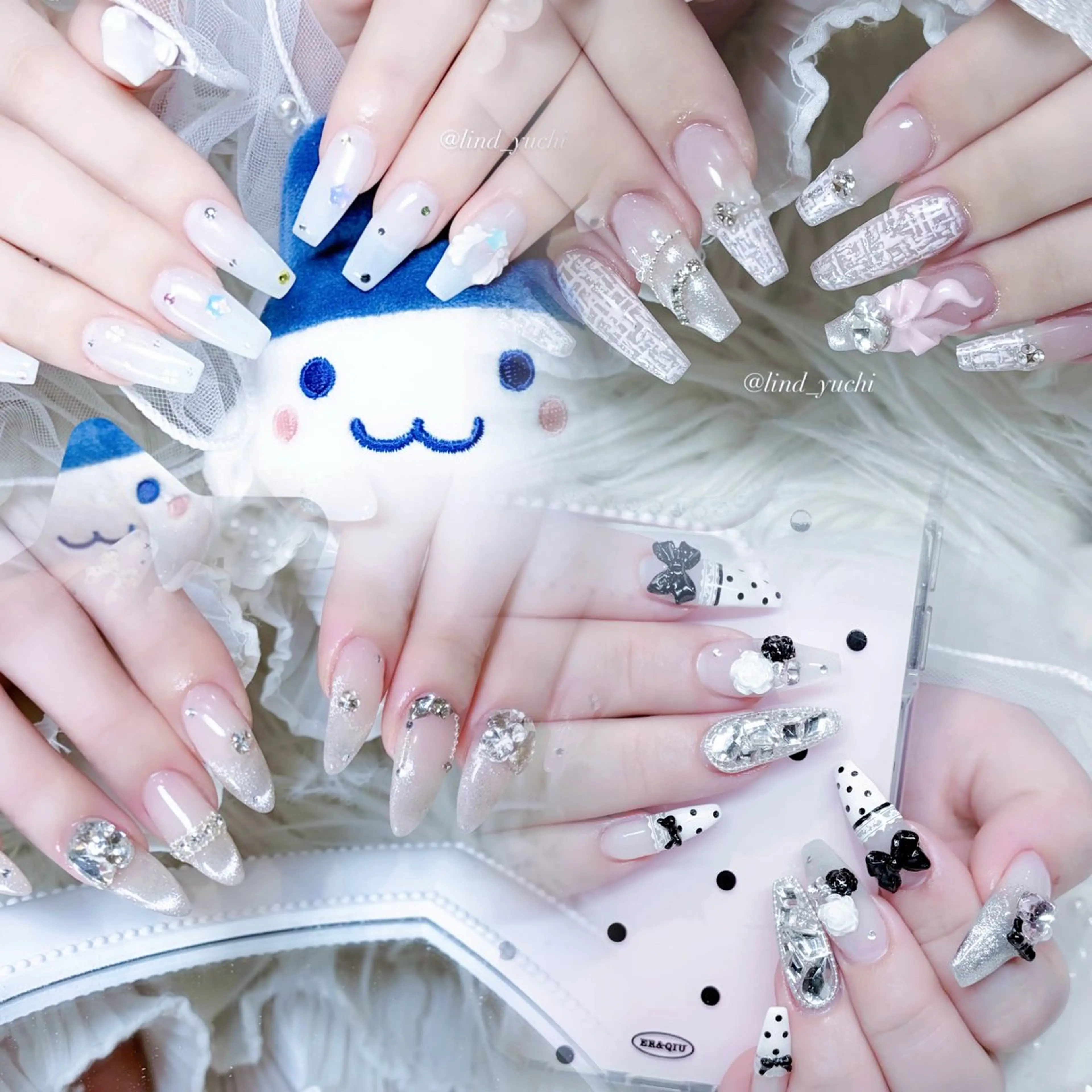 ネイル yuchi🎀 ちゅるん/キラキラのネイルデザイン