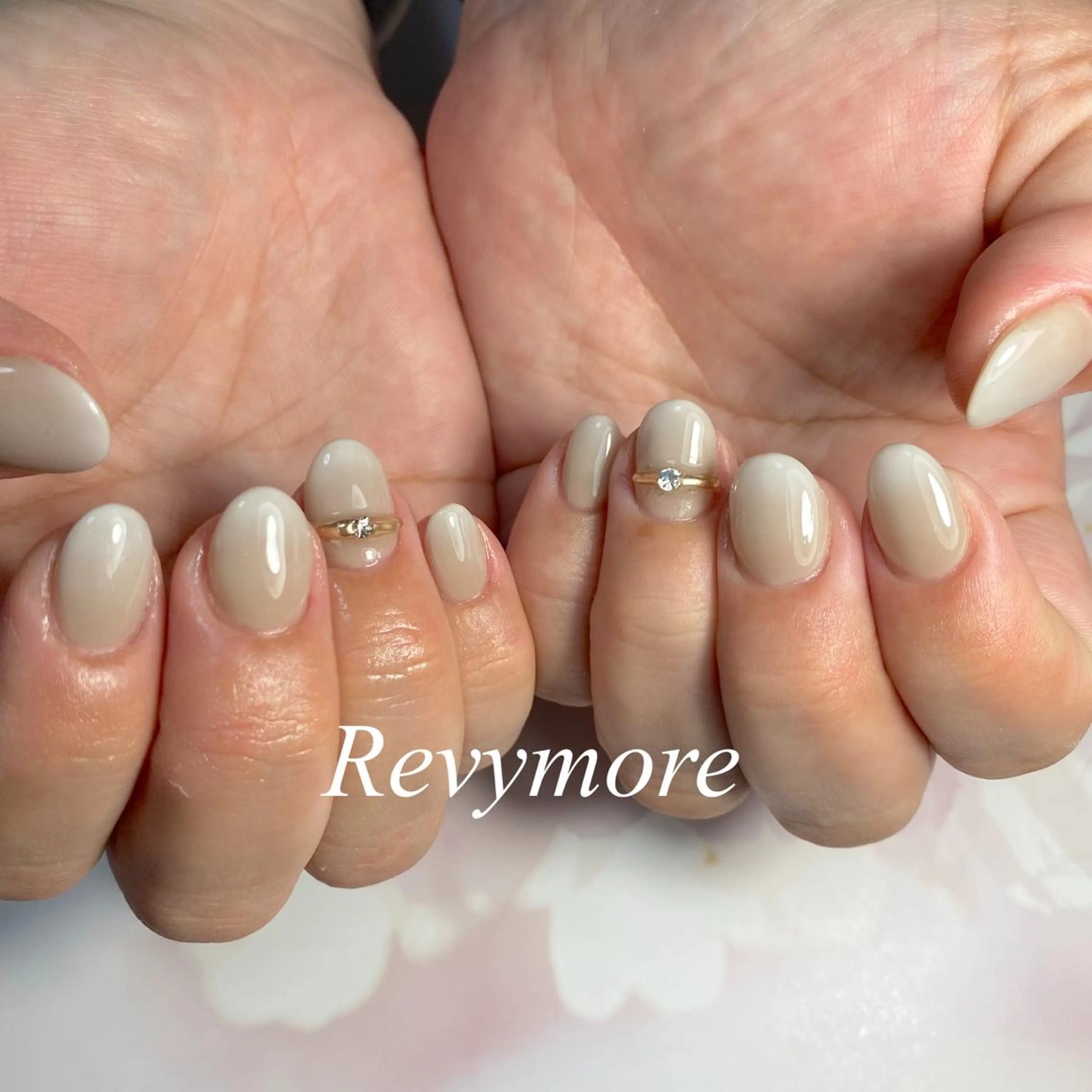 ショート ネイル アートネイル ジェルネイル ニュアンスネイル オフィスネイル シンプルネイル nail salon Revymoreのネイルデザイン