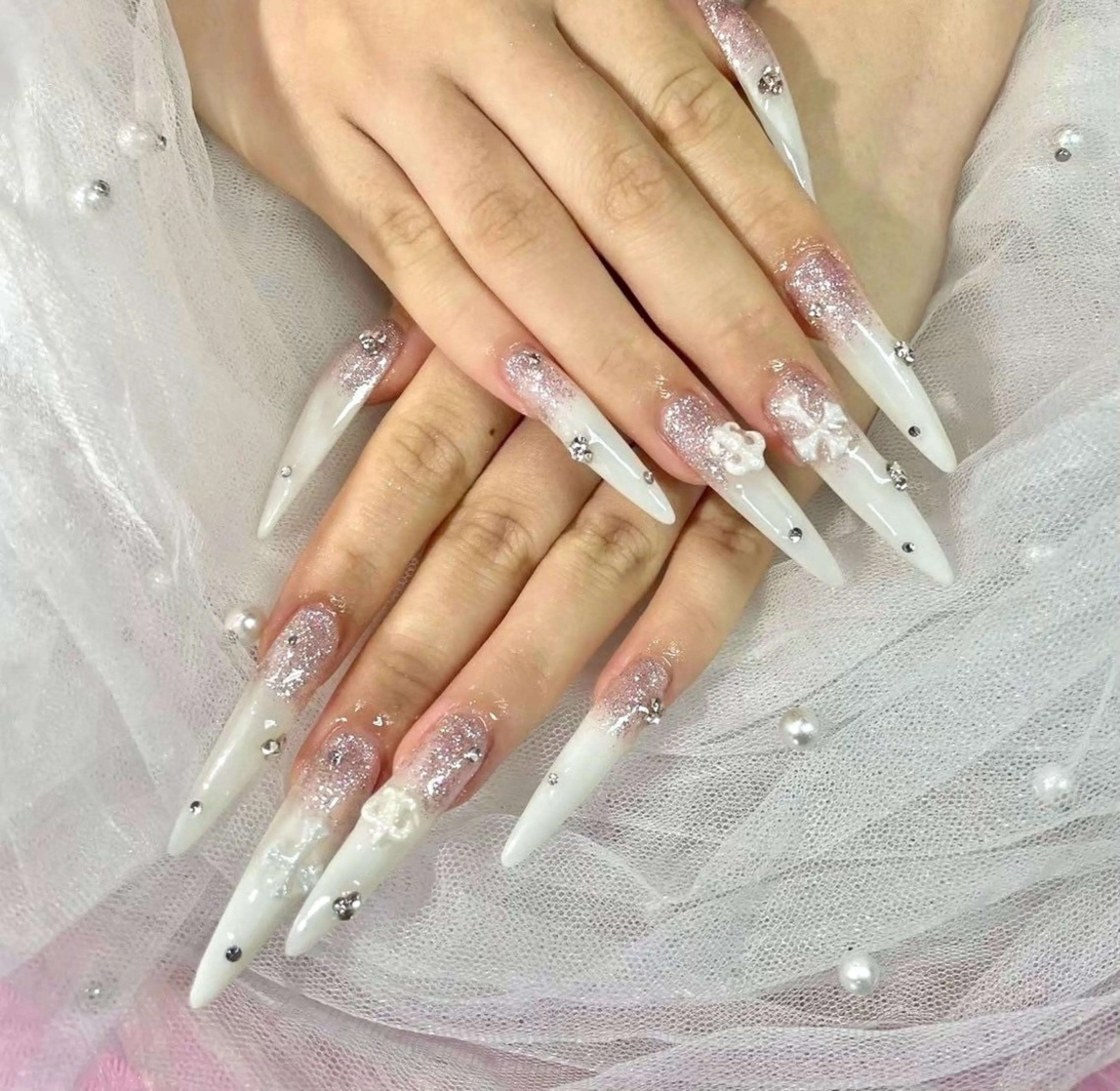 ネイル 長さ出し 持ち込み ネイルチップ ロエ所属・Lowé いちごのネイルデザイン