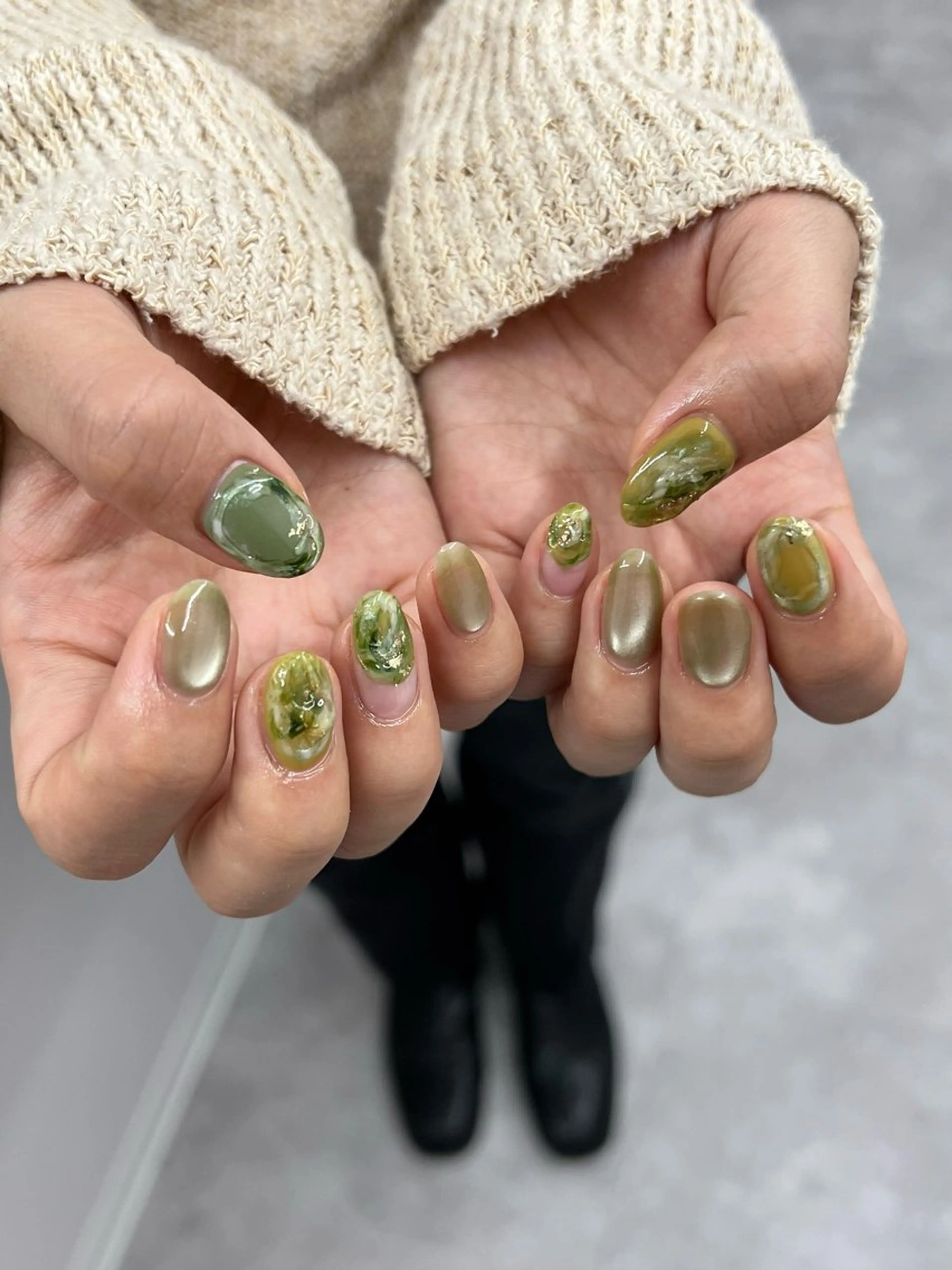 ネイル ジェルネイル グリーン マグネットネイル ニュアンスネイル パラジェル ハンドネイル ハンドケア Bana_ Nailのネイルデザイン