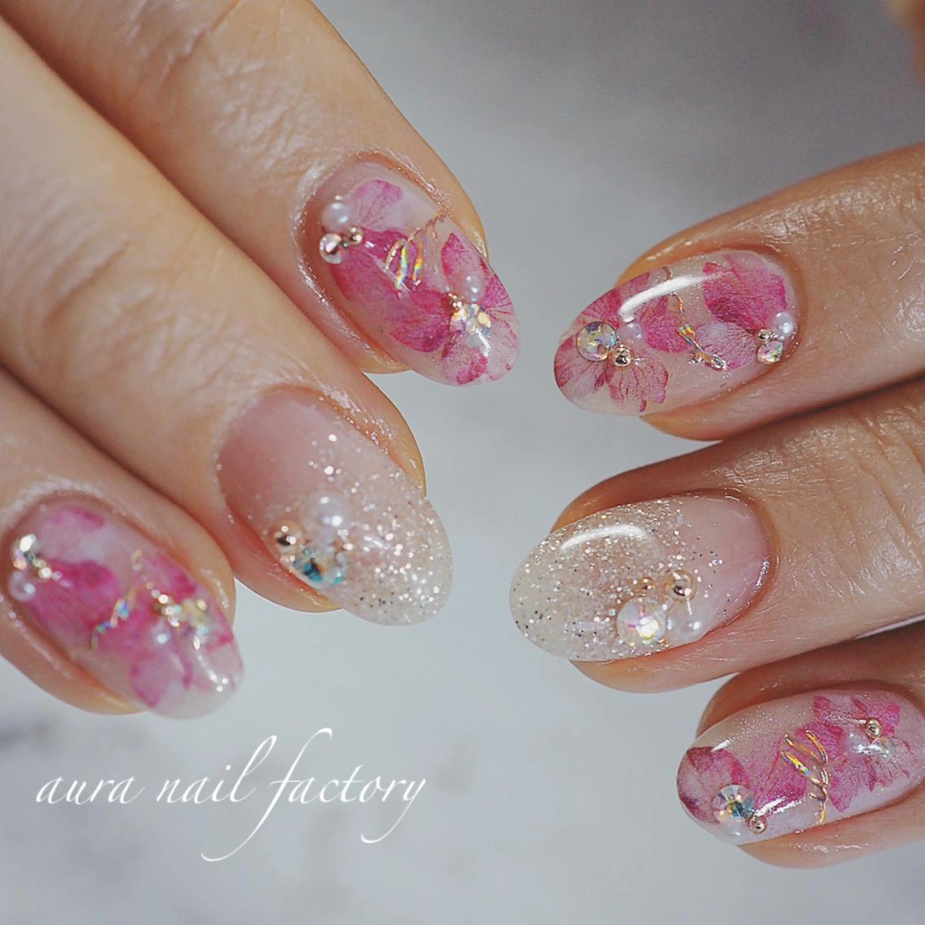 ショート カラー ネイル 桜ネイル 春ネイル 赤羽 aura 深爪を断らない✨のネイルデザイン