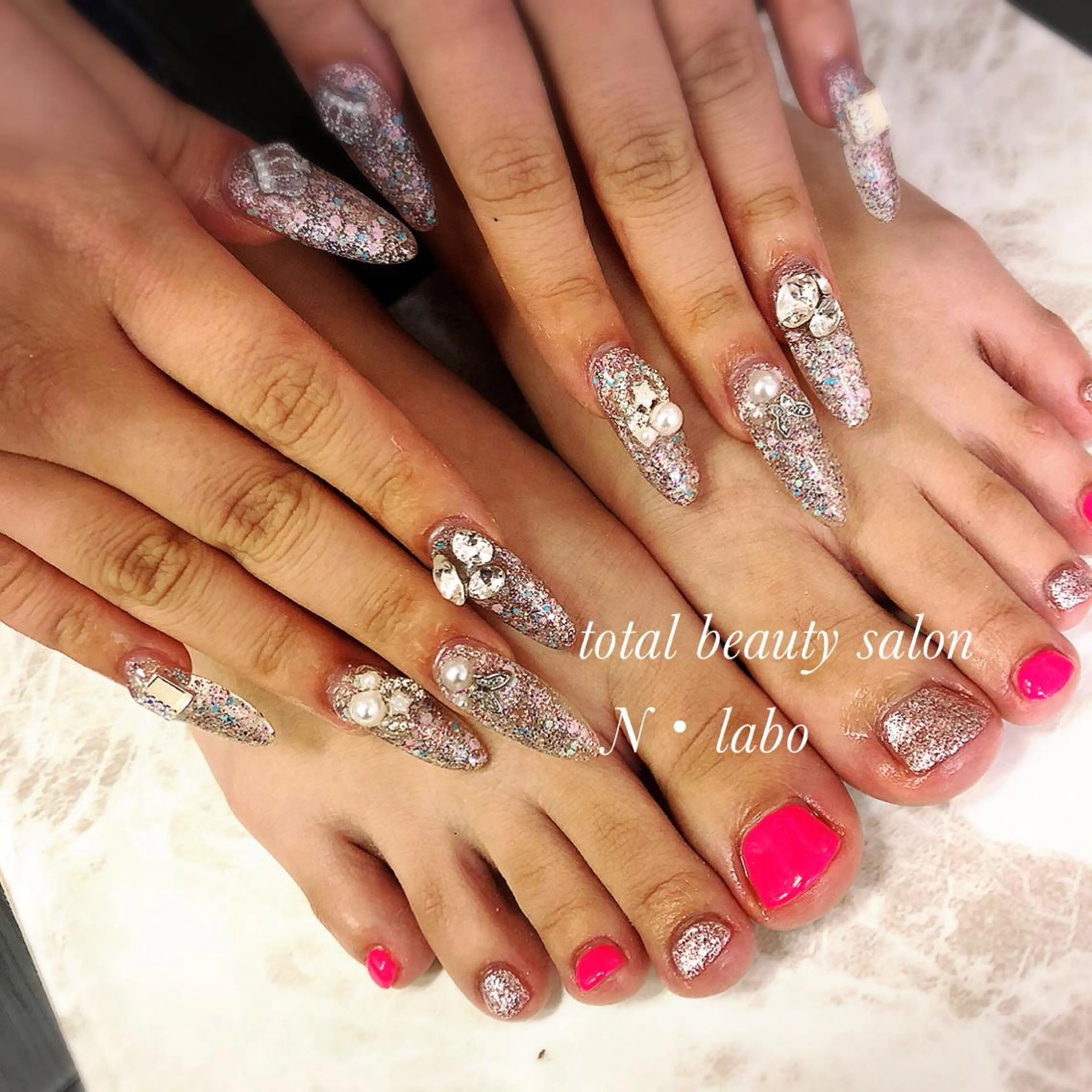 ネイル ロングネイル ピンク ストーンネイル Gracias. rieのネイルデザイン