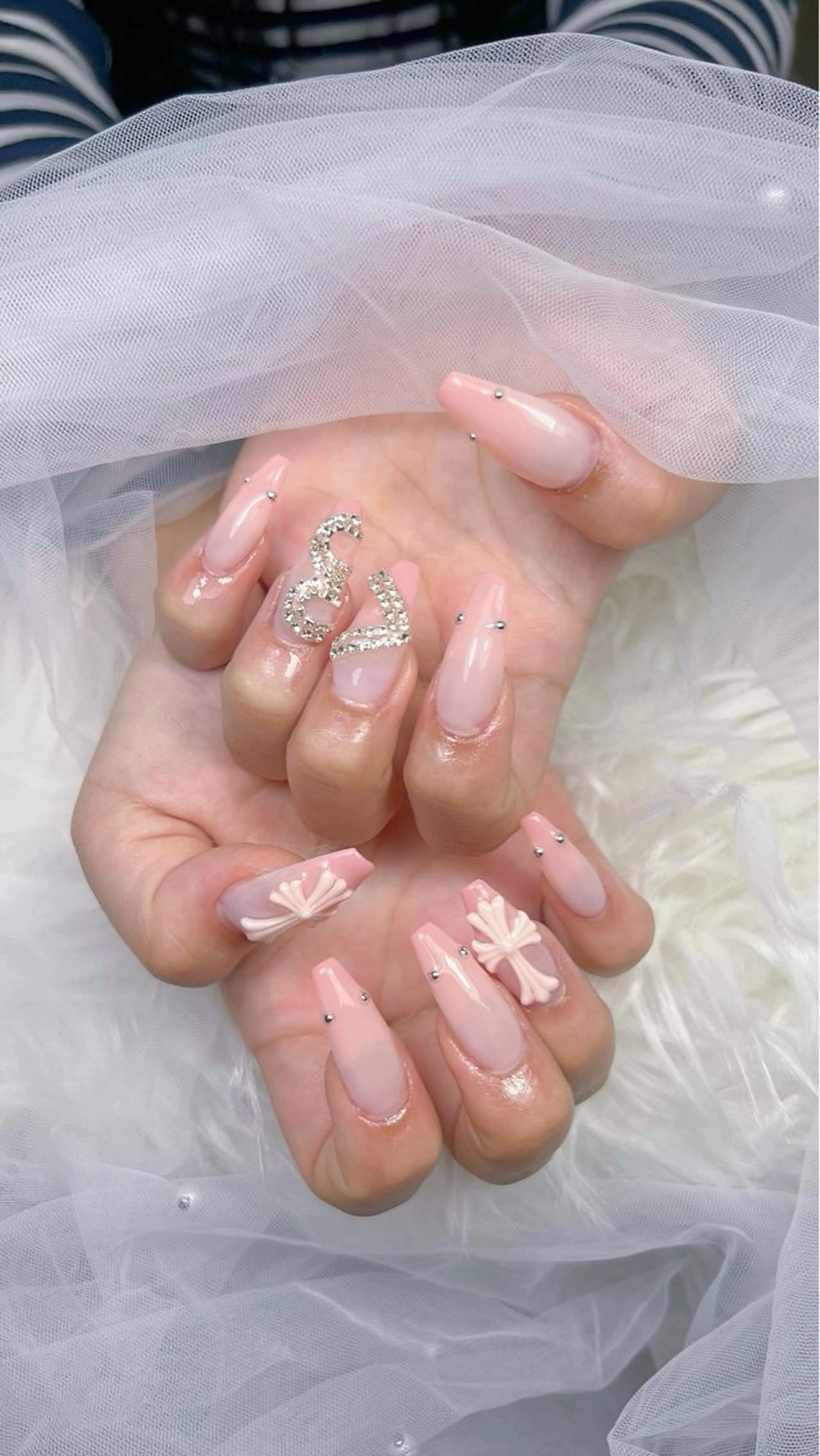 ネイル アートネイル オーロラネイル チークネイル 長さ出し フットネイル Miya _nailのネイルデザイン