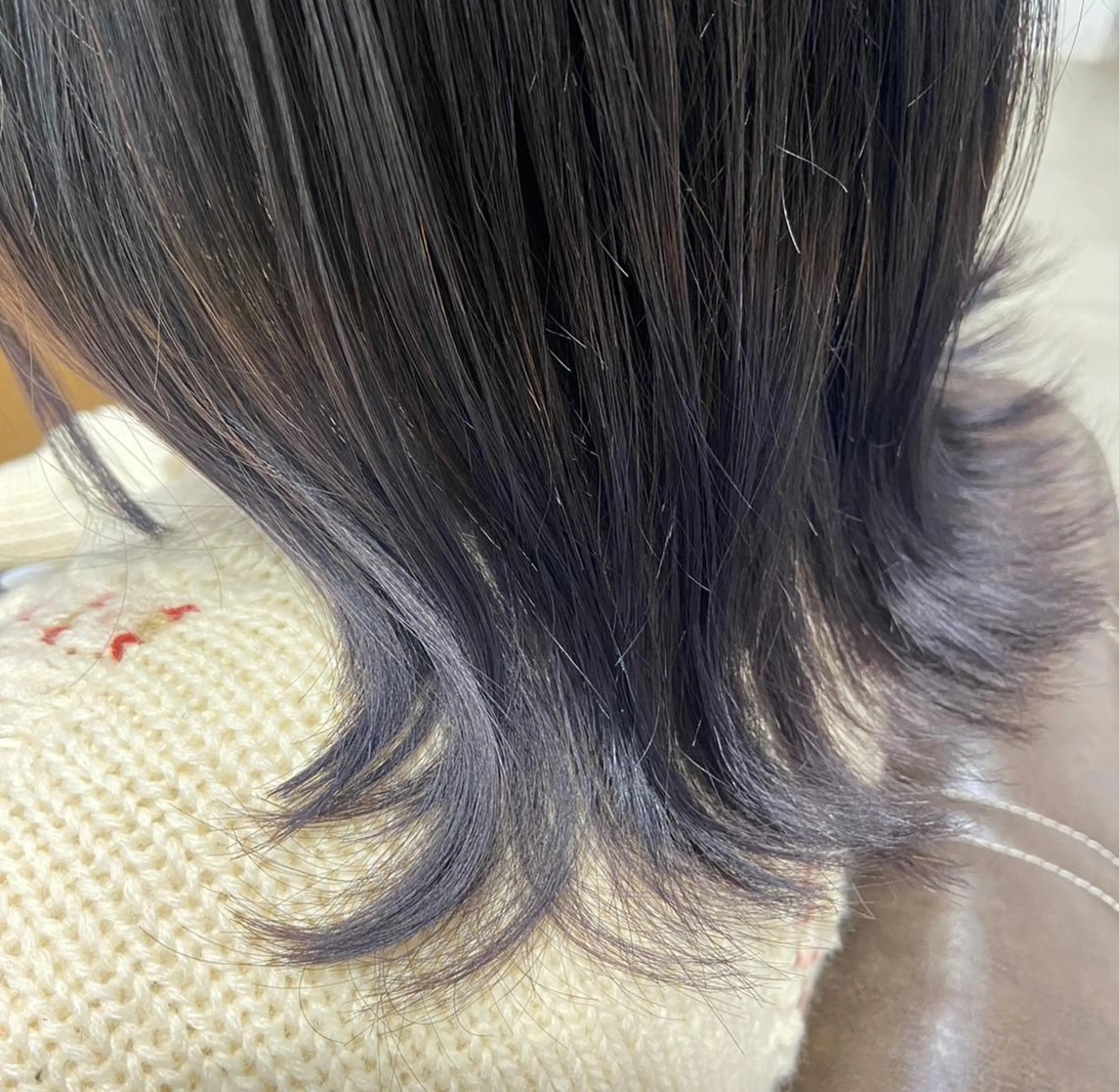 ミディアム カラー ブリーチ パープルカラー 安岡美咲✂︎ 艶カラー/髪質改善のヘアスタイル