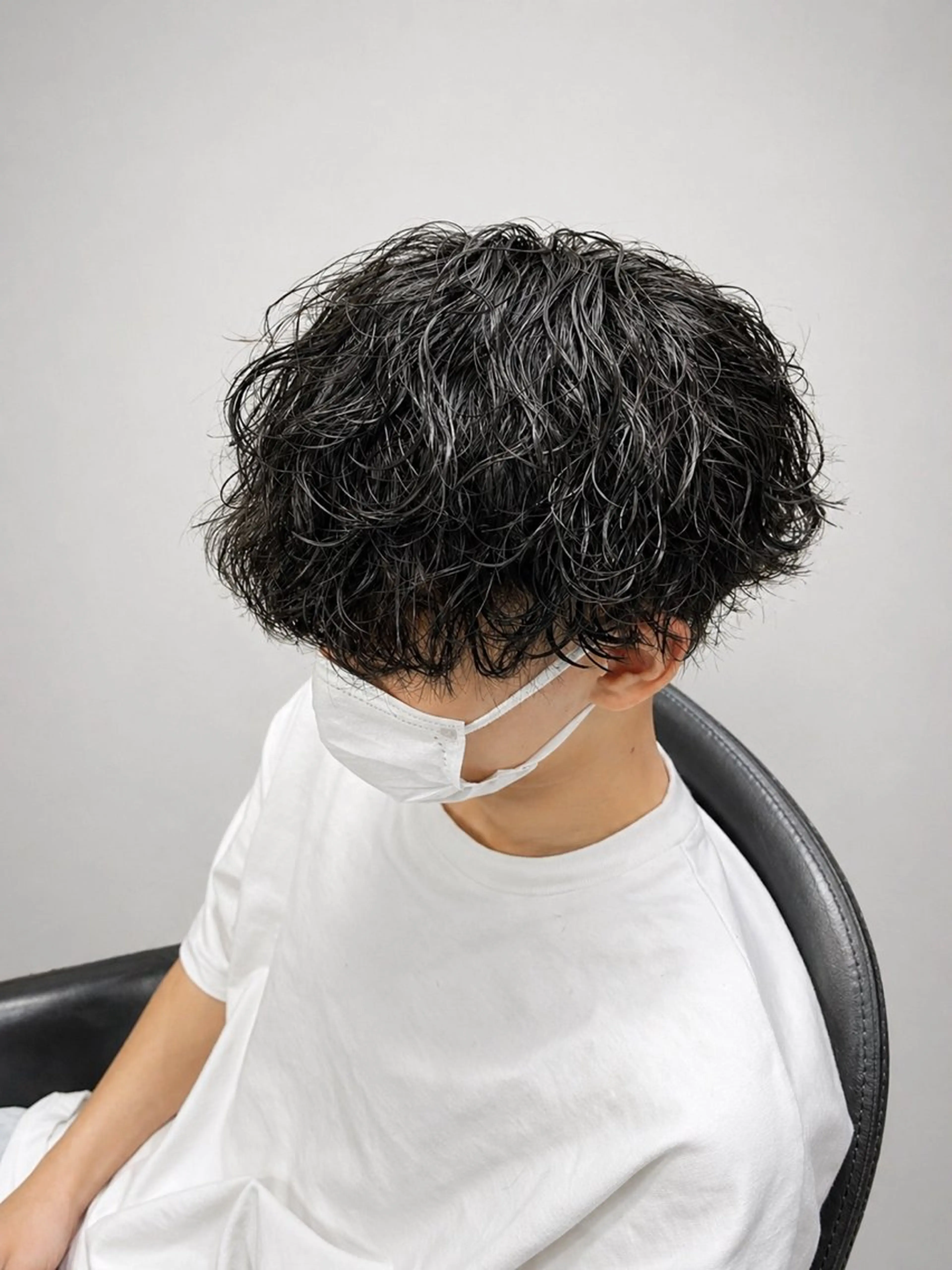 ショート パーマ メンズ メンズパーマ 波巻きパーマ カット パーマ 黒川 燿のヘアスタイル