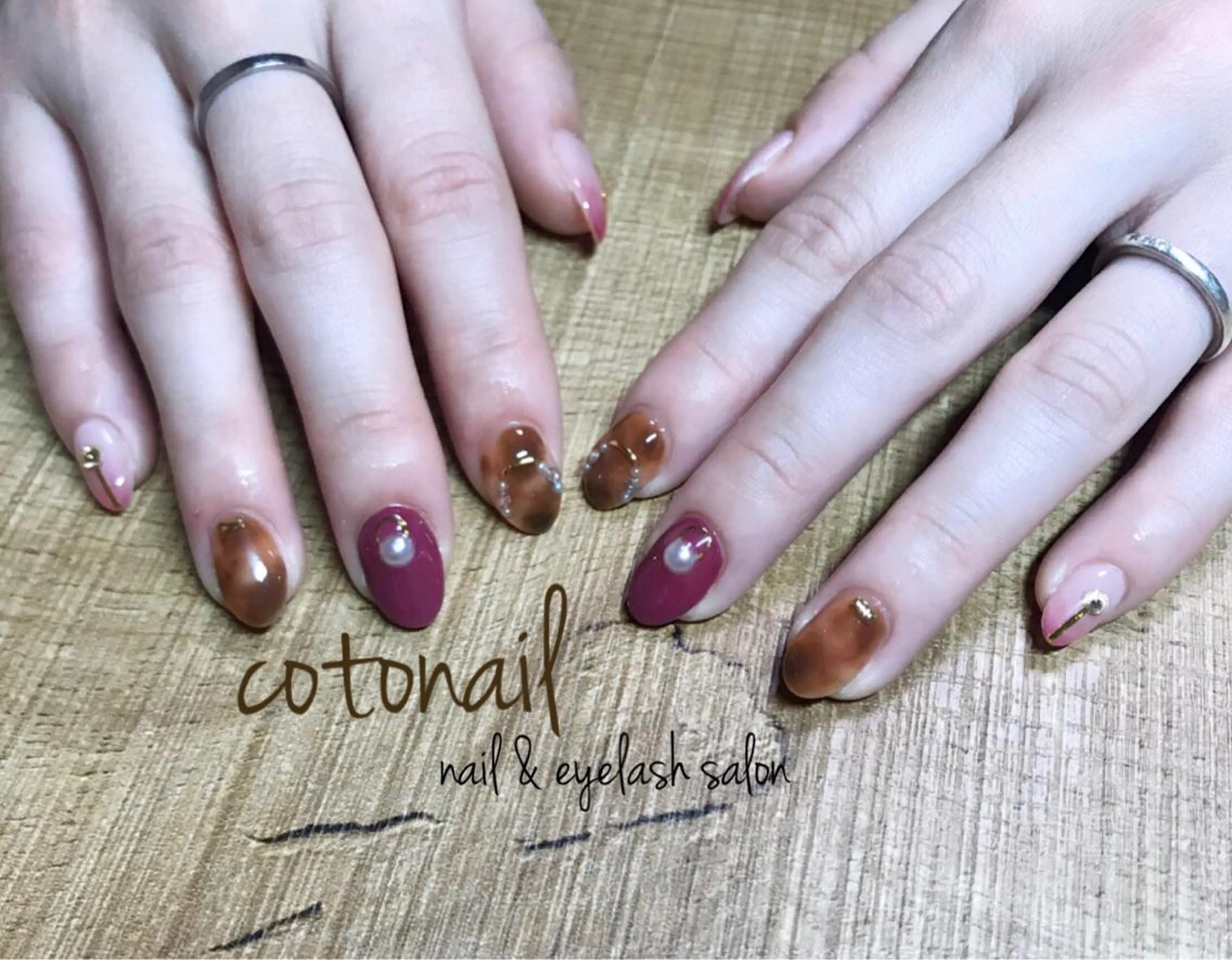 ミディアム ネイル アートネイル ハンドネイル ツメトマツゲ .のネイルデザイン