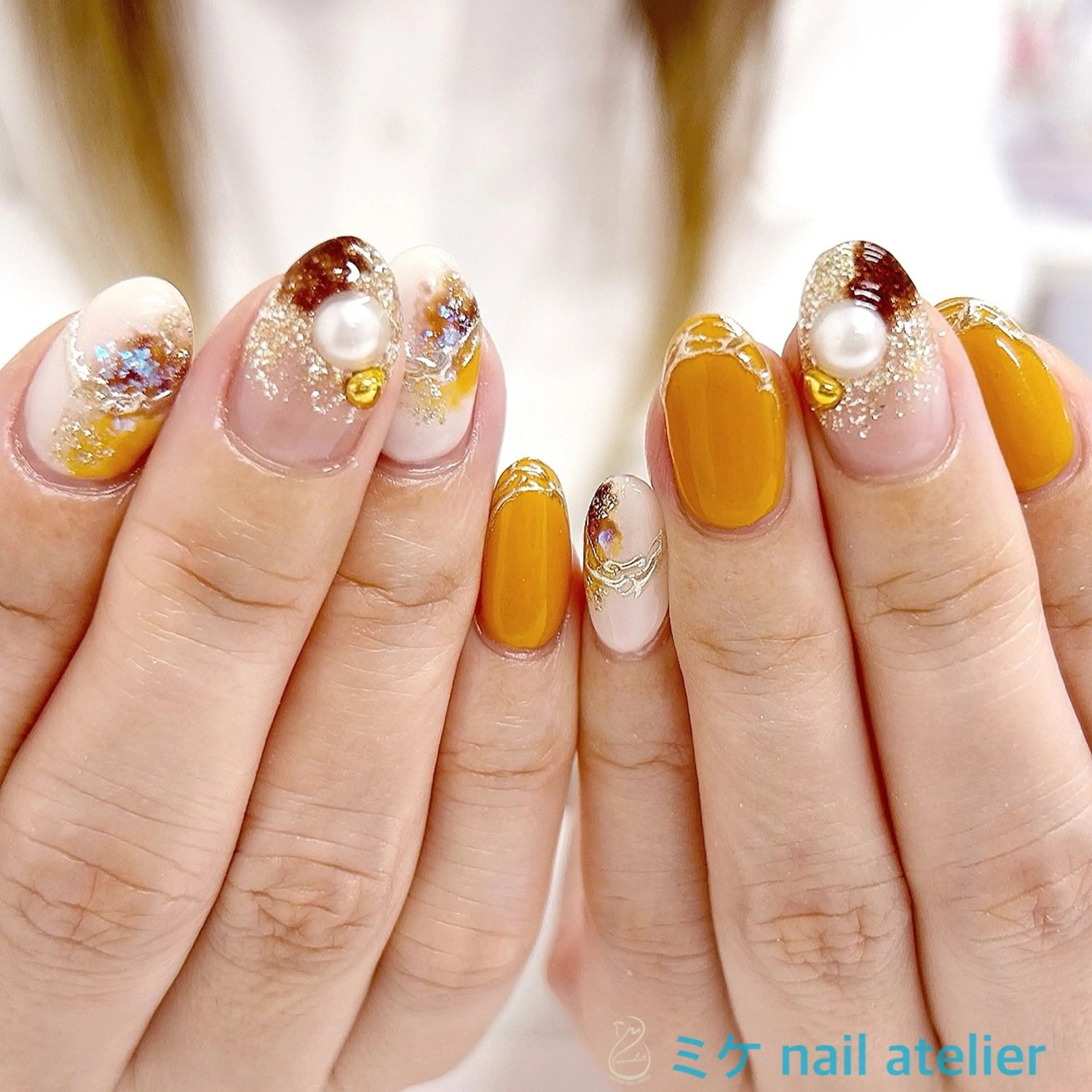ネイル アートネイル ジェルネイル ゴールド キラキラネイル ミラーネイル ハンドネイル h. rikaのネイルデザイン