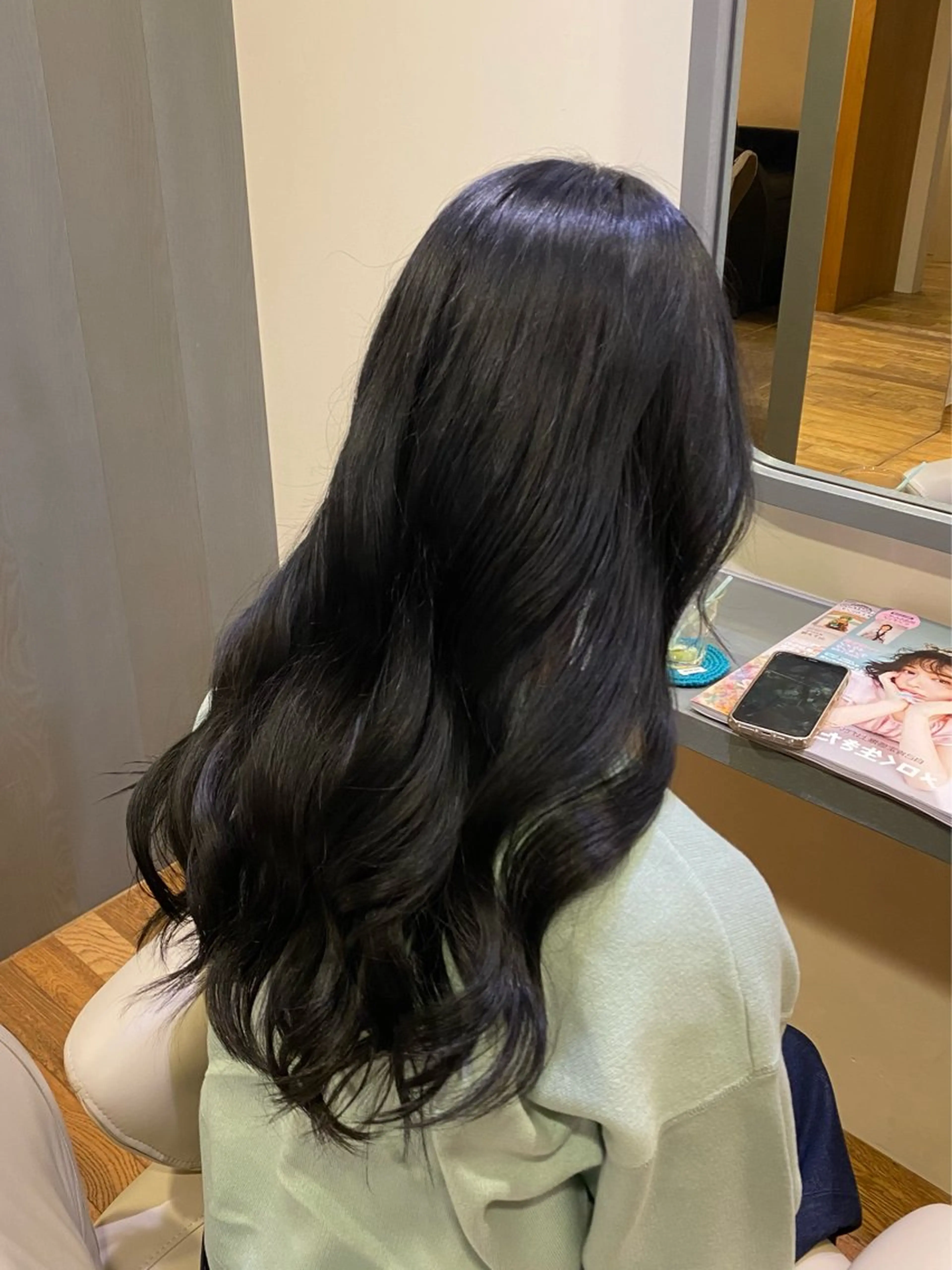 ロング カラー 黒髪 ブルーカラー ブルーブラック ヘアカラー Ludwig AIRIのヘアスタイル