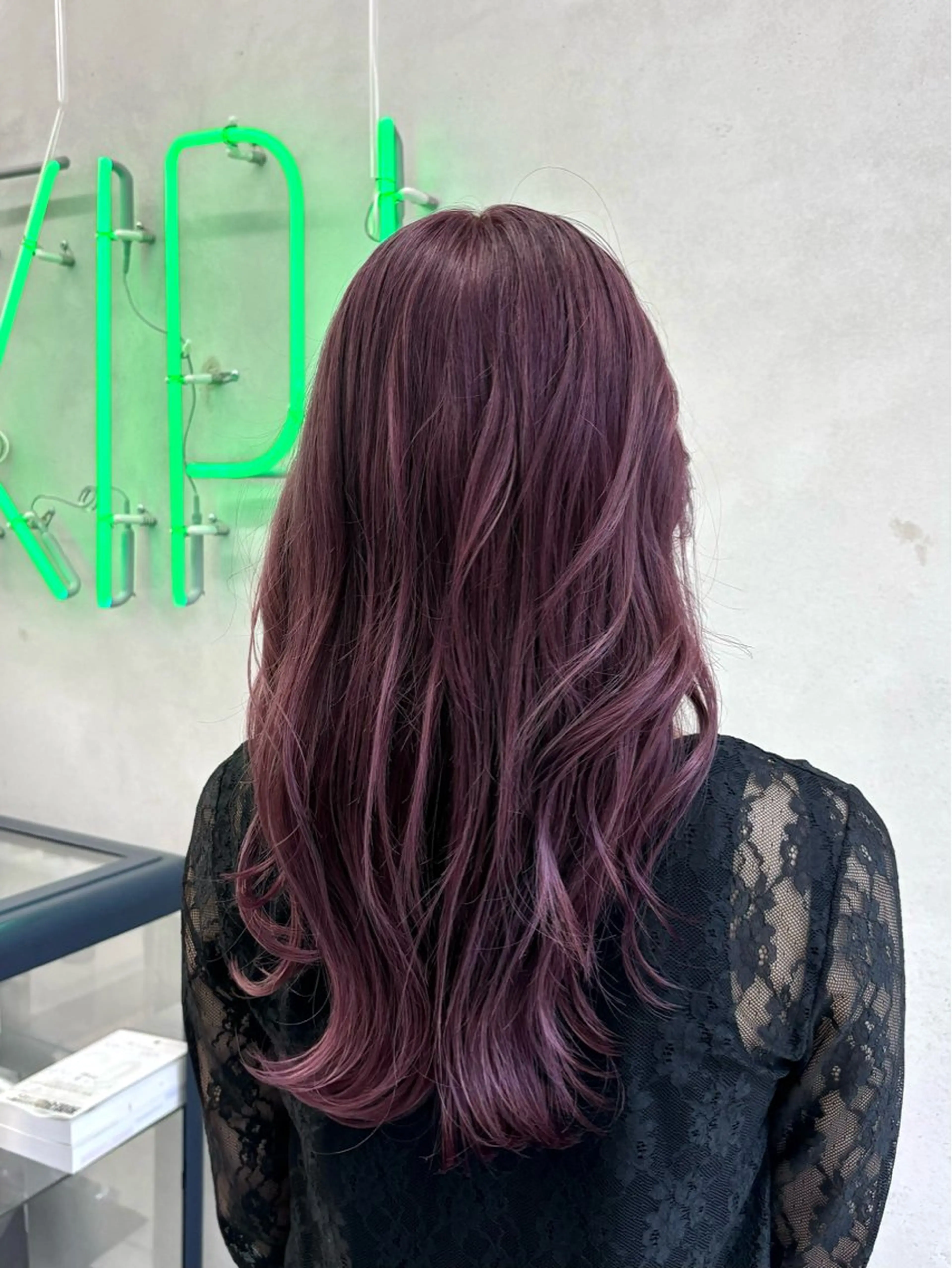 ロング カラー ボルドーカラー パープルカラー ヘアカラー トリートメント 【梅田】ハッシュ /デザインカラーのヘアスタイル