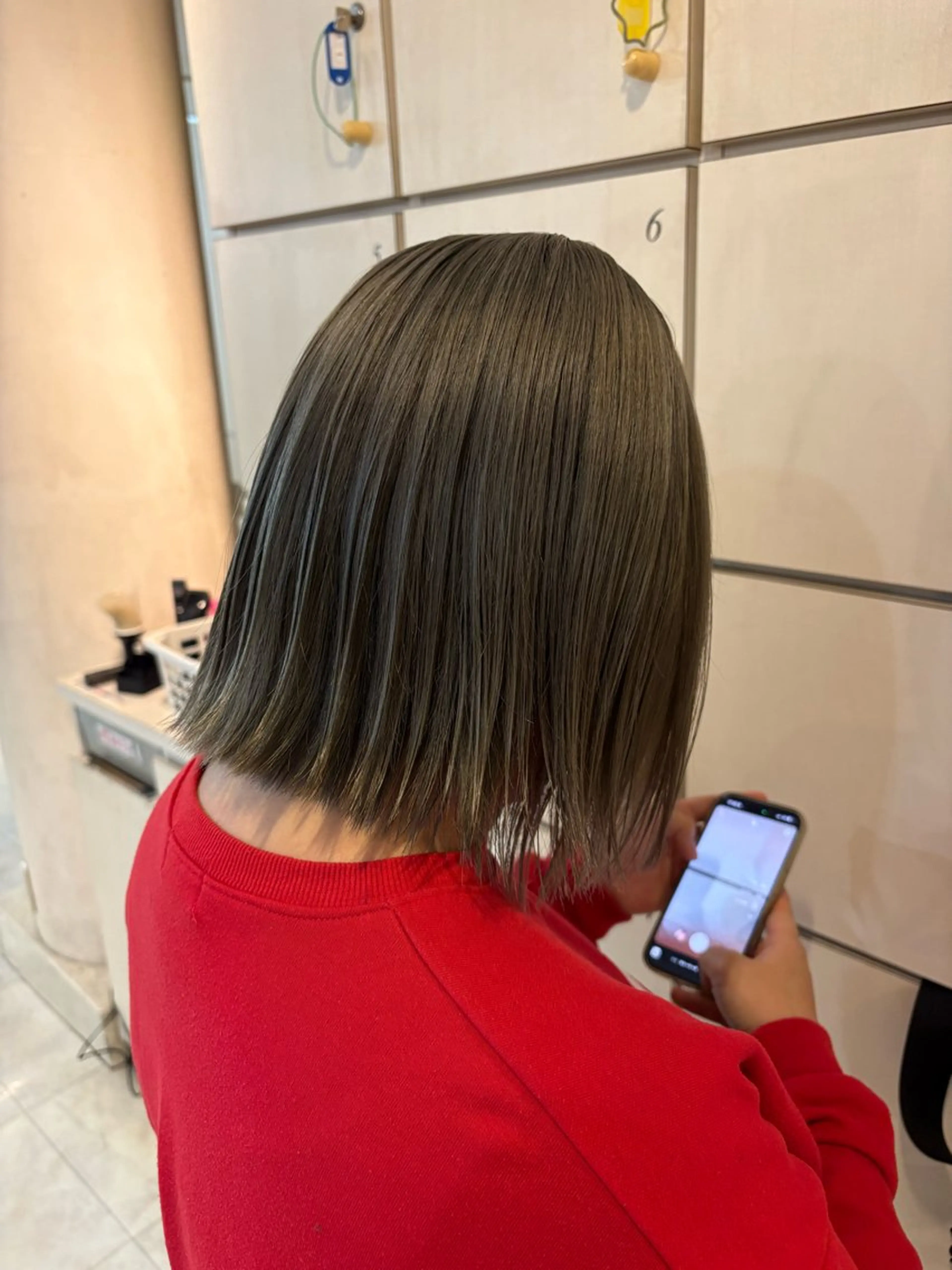 ミディアム カラー グレージュ オリーブグレージュ オリーブグレー ヘアカラー 小森 永のヘアスタイル