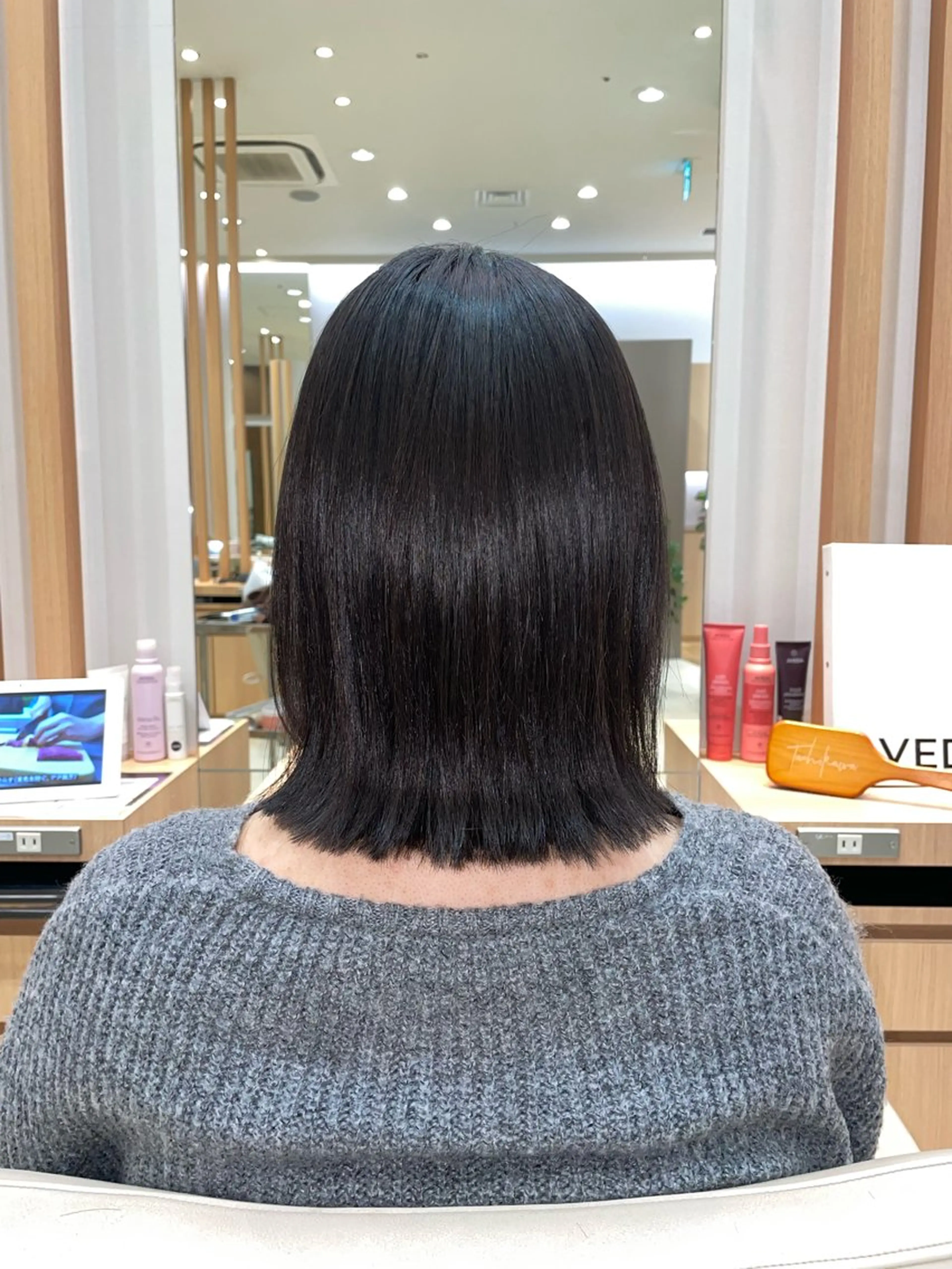 ミディアム ボブ 外ハネヘア ストレート/カラー ゆづきのヘアスタイル