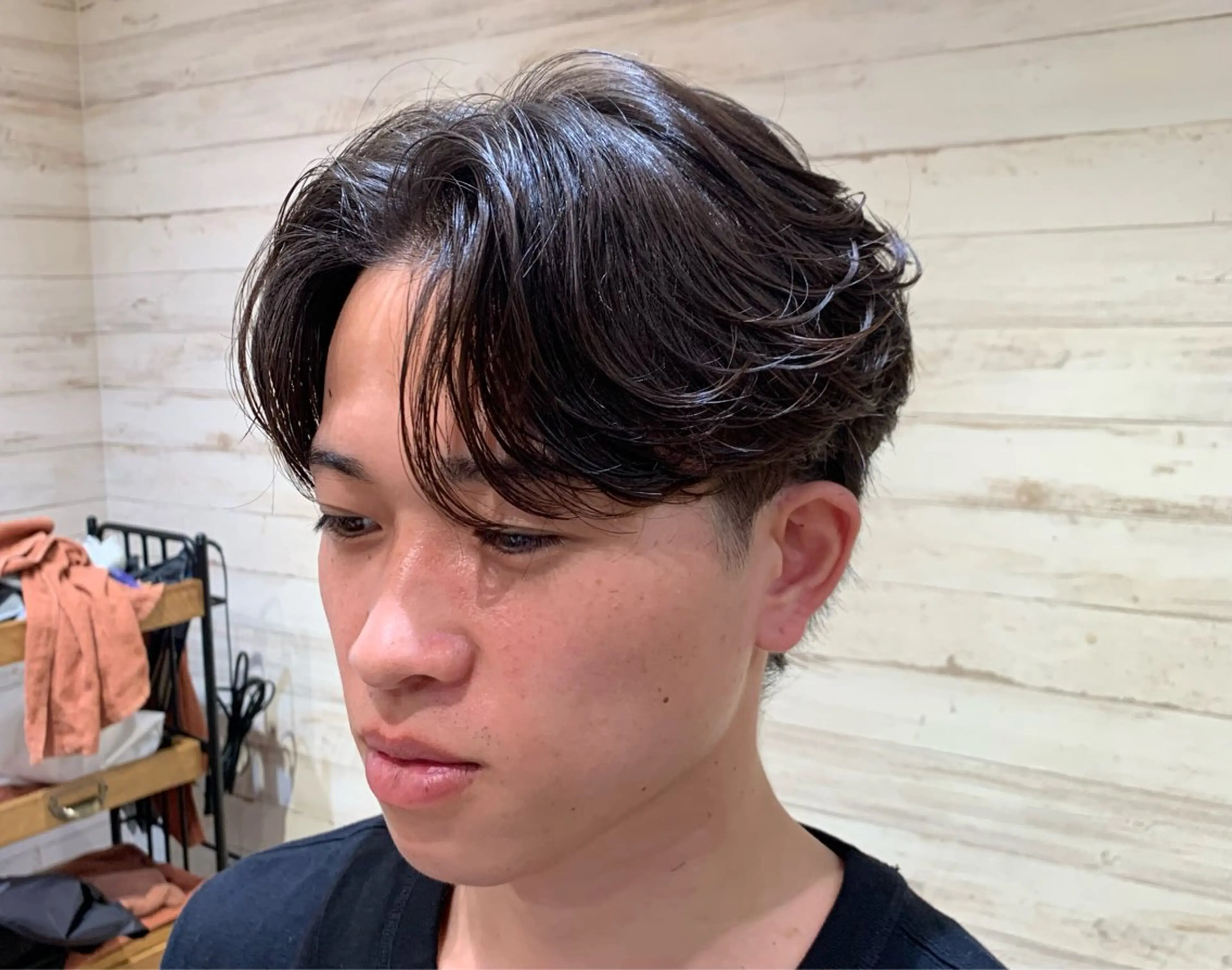 メンズ センターパート カルマパーマ メンズ韓国風 マッシュ メンズパーマ 井上 浅朝のヘアスタイル