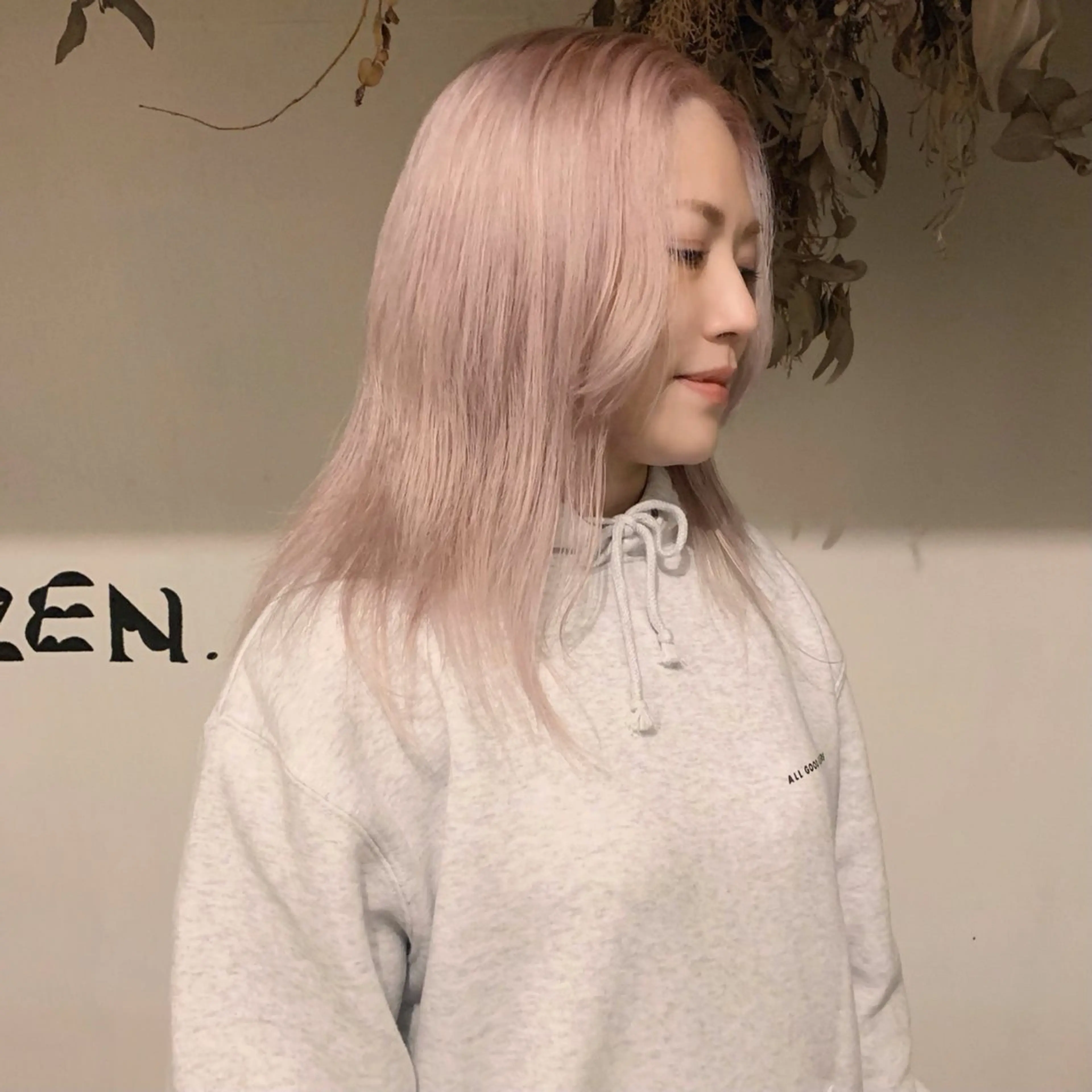 セミロング ヘアカラー 中村 功樹のヘアスタイル