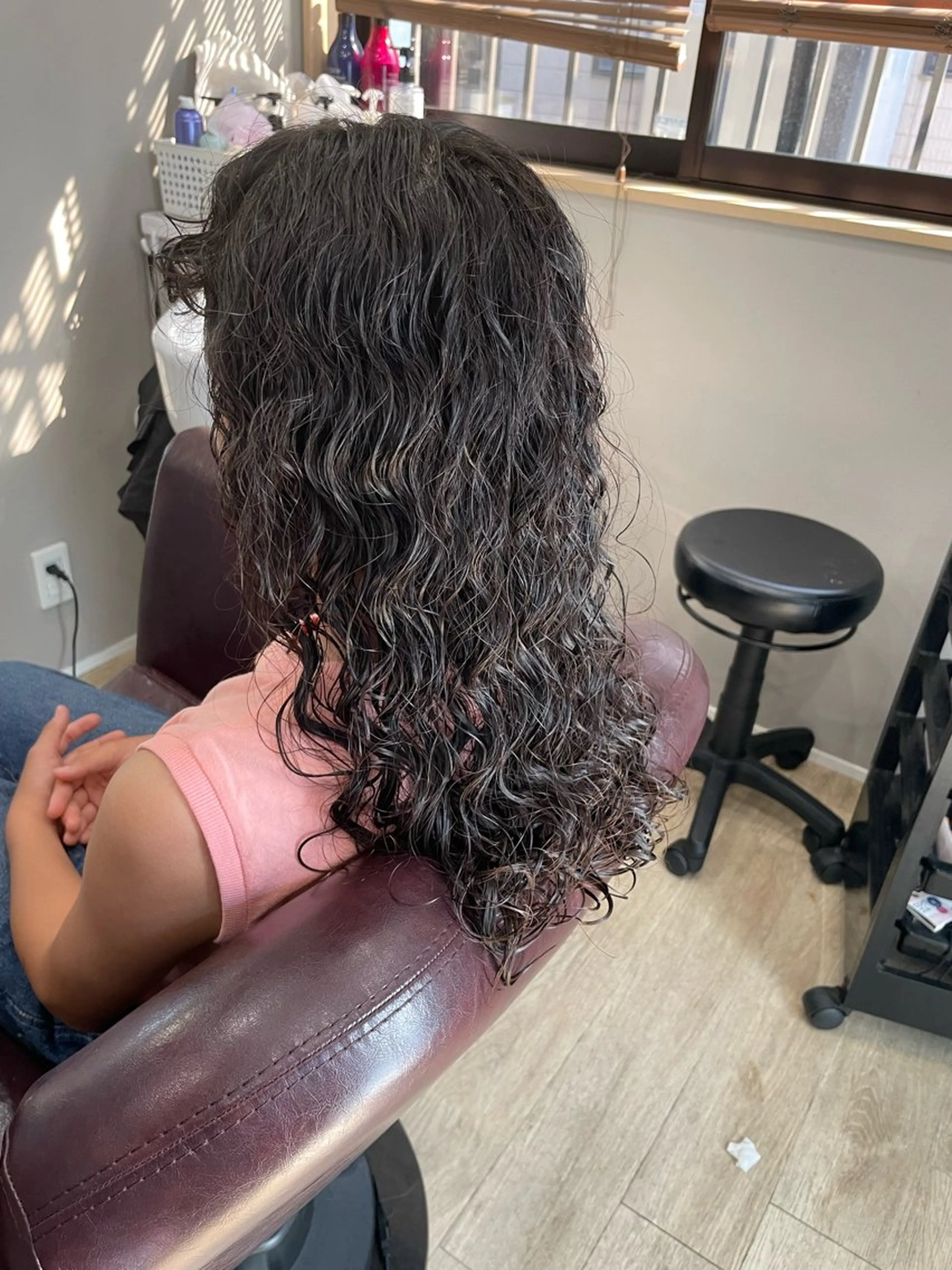 ロング パーマ スパイラルパーマ Hair room Leaのヘアスタイル