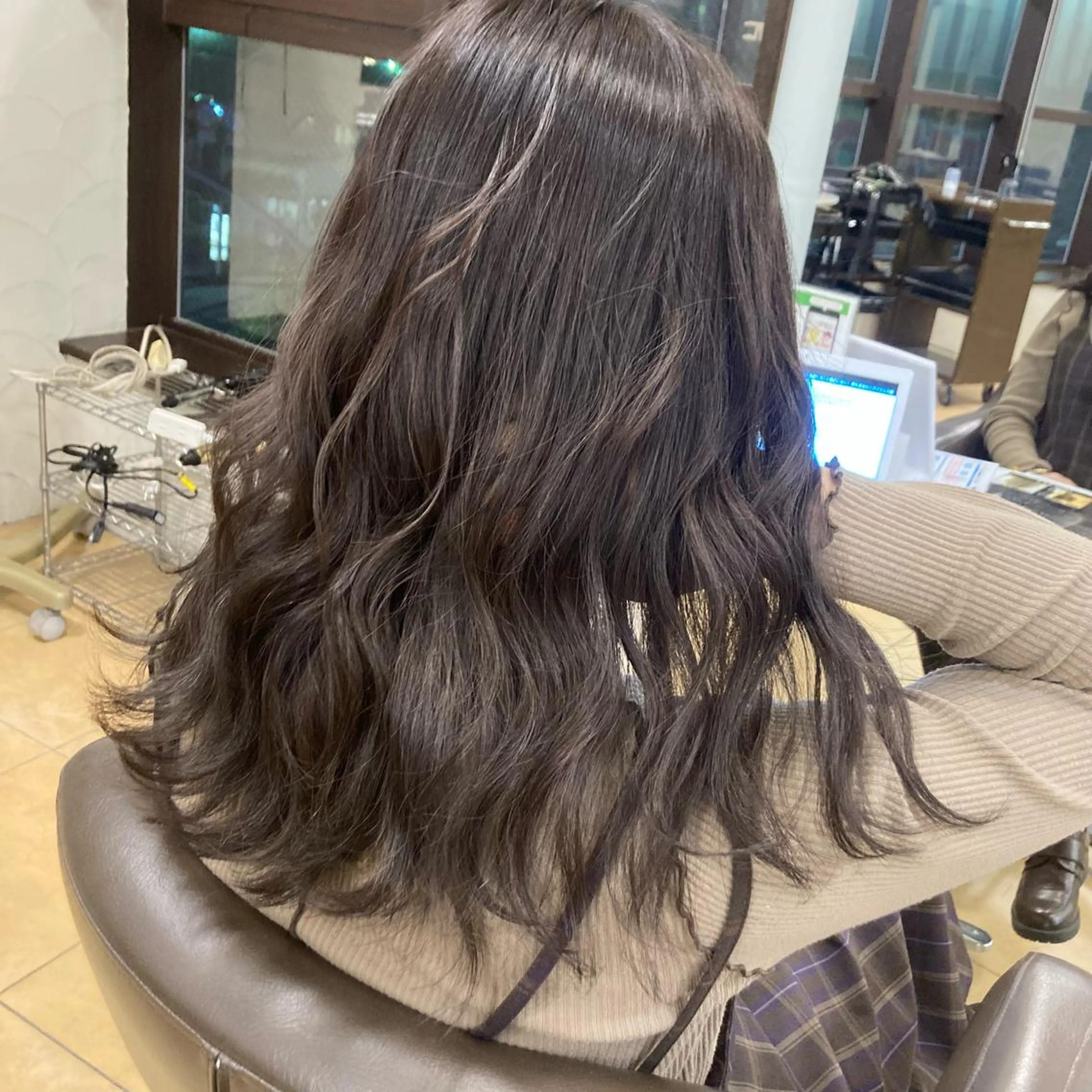 セミロング カラー 透明感カラー ハイライトカラー 外国人風カラー ハイライト lien ヒジリのヘアスタイル