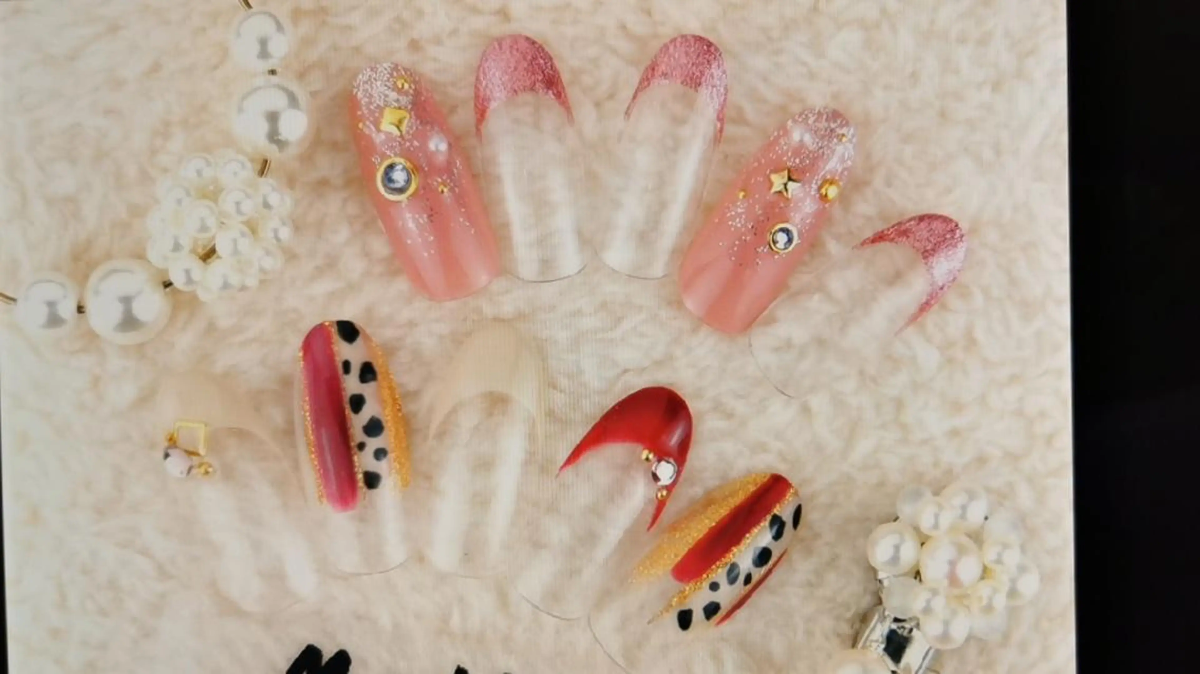 ネイル ネイルリボン 受付スタッフのネイルデザイン