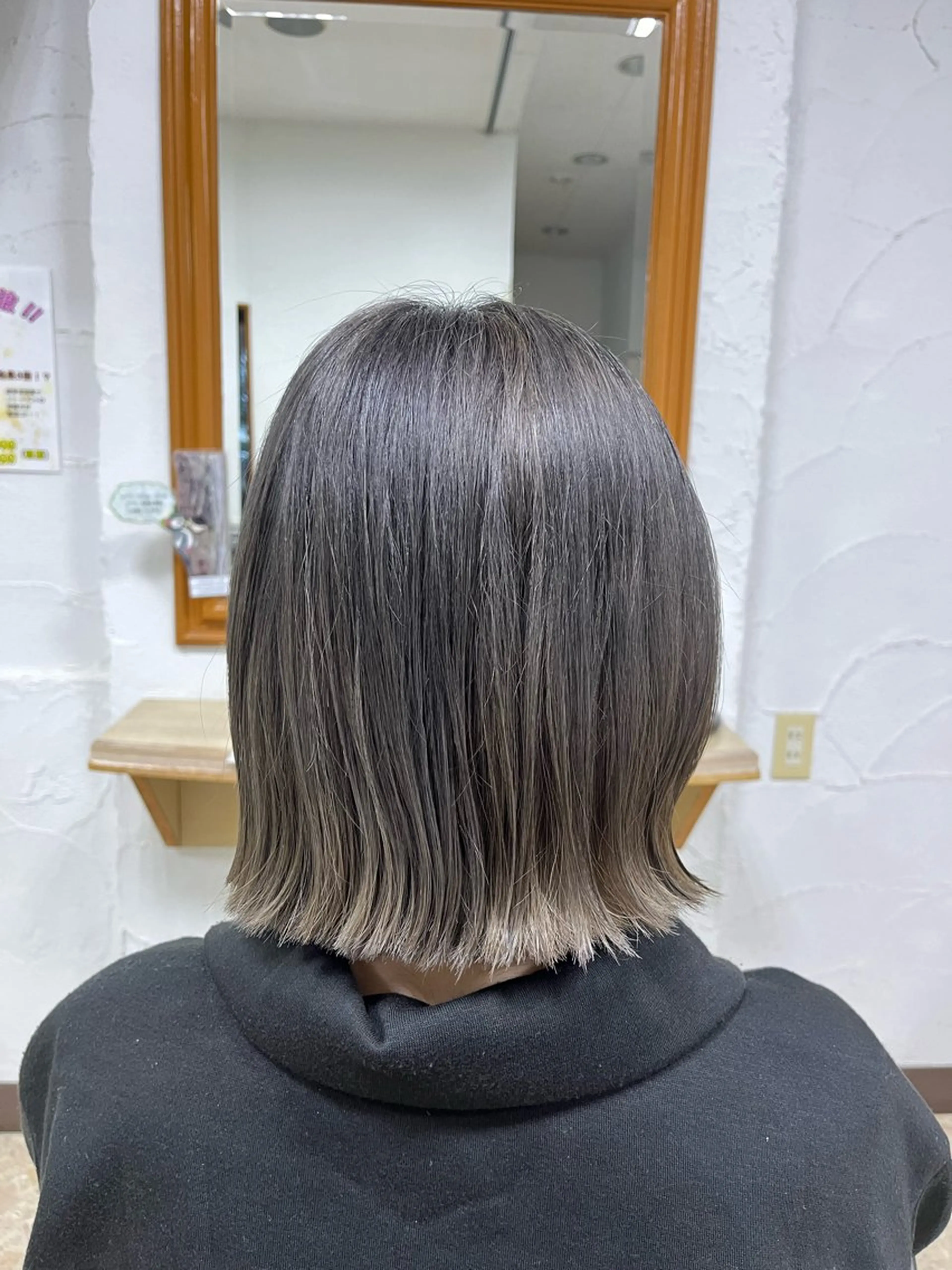 ミディアム カラー ブリーチ グレージュ 山下 まりなのヘアスタイル