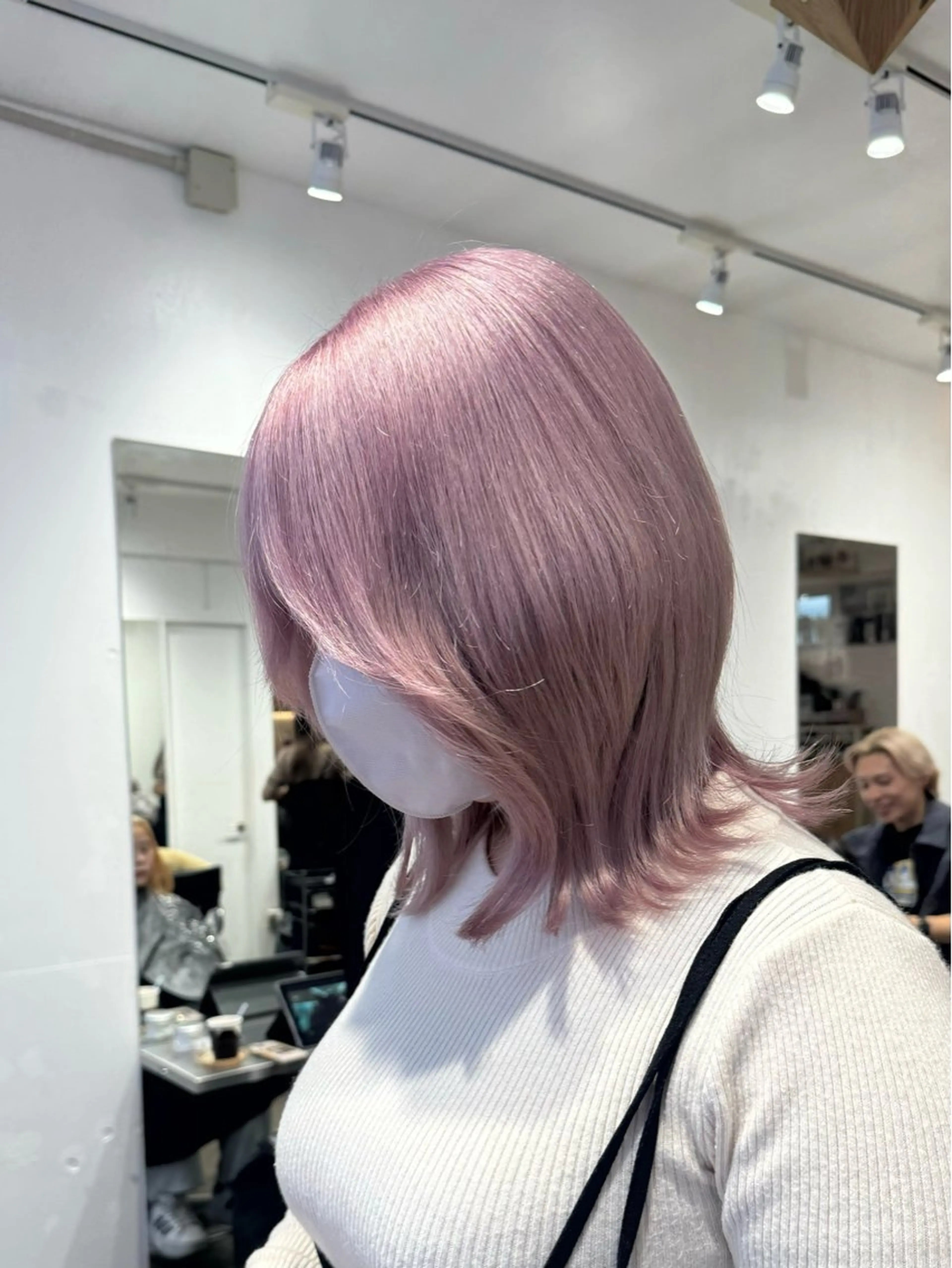 ミディアム カラー ブリーチ ピンクカラー ホワイトピンク 新宿 似合わせカラー HINAのヘアスタイル