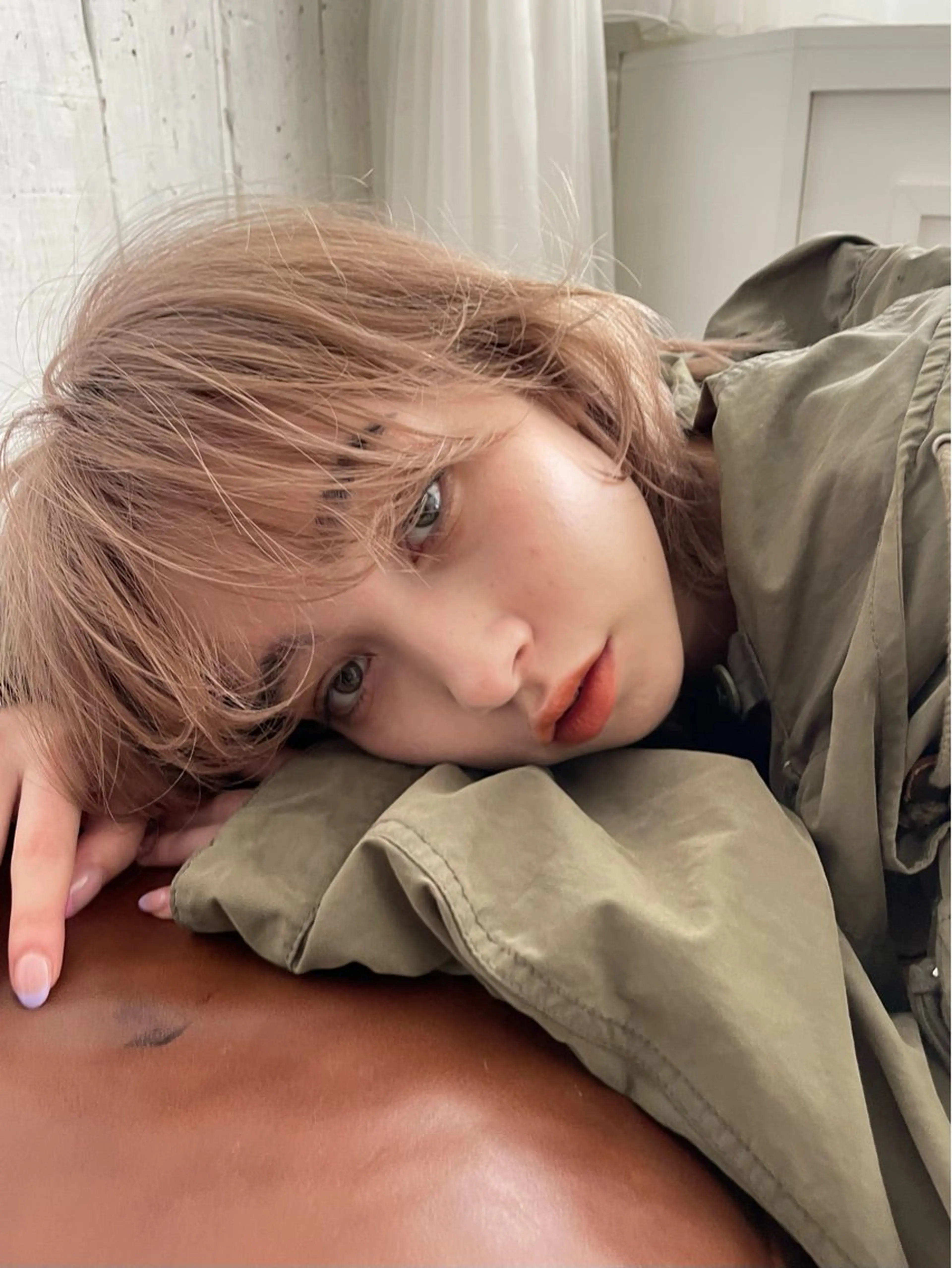 ミディアム カラー ミディアムレイヤー ベージュカラー ブリーチ ハイトーンカラー レイヤーカット パーマ/パーマ落とし 【Kouta】のヘアスタイル